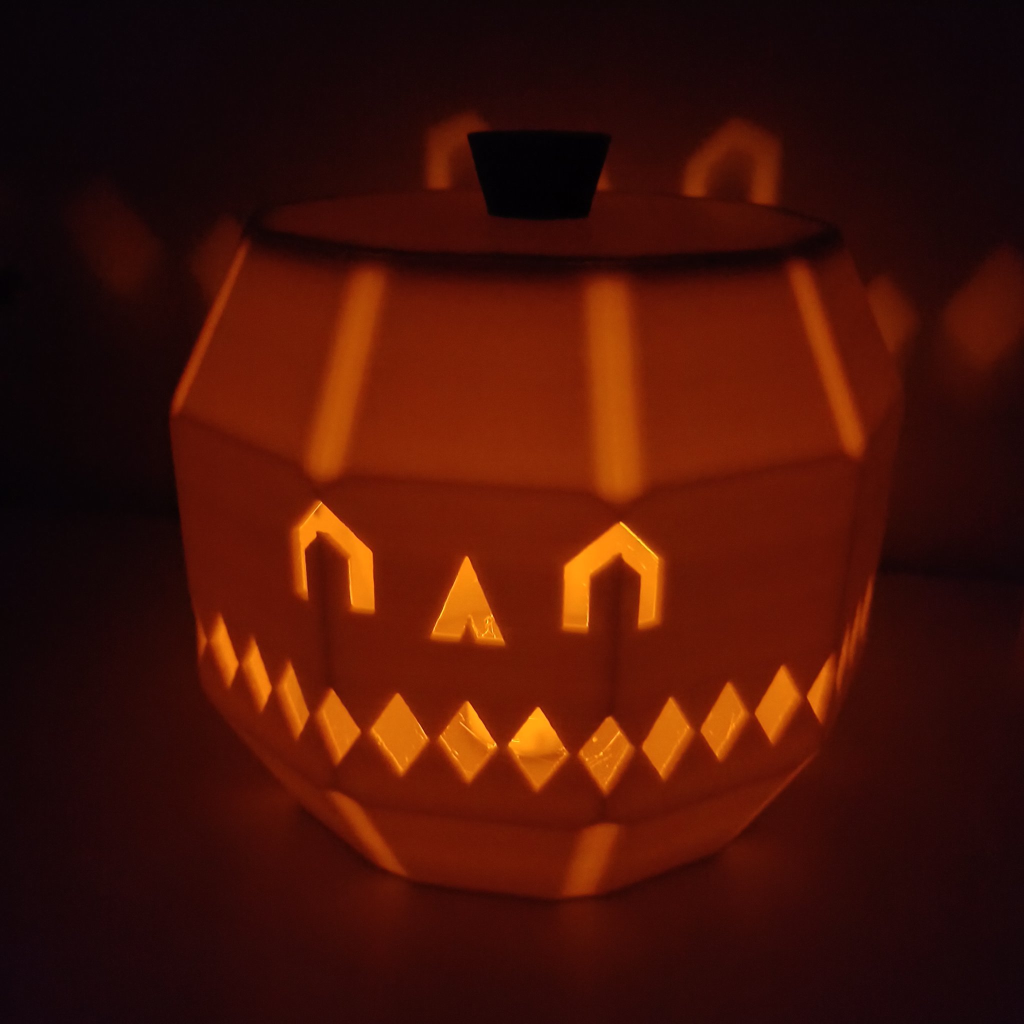 Đèn/bát bí ngô Halloween phong cách low poly hai mặt
