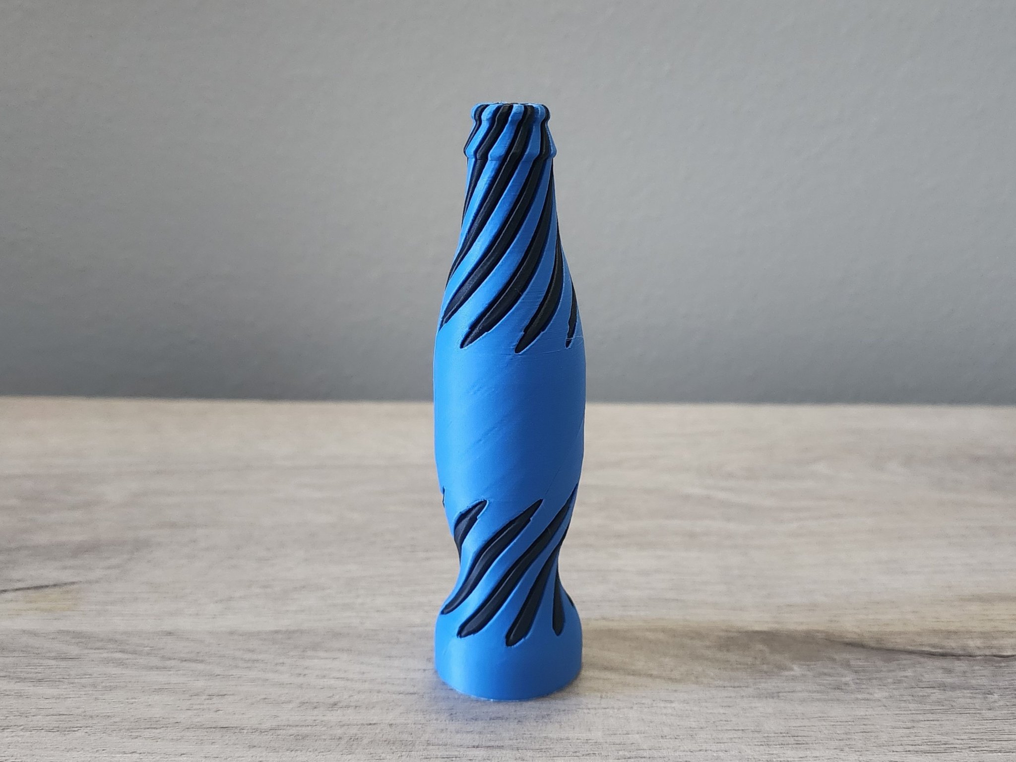 Chai Coca Không Thể Xuyên Qua