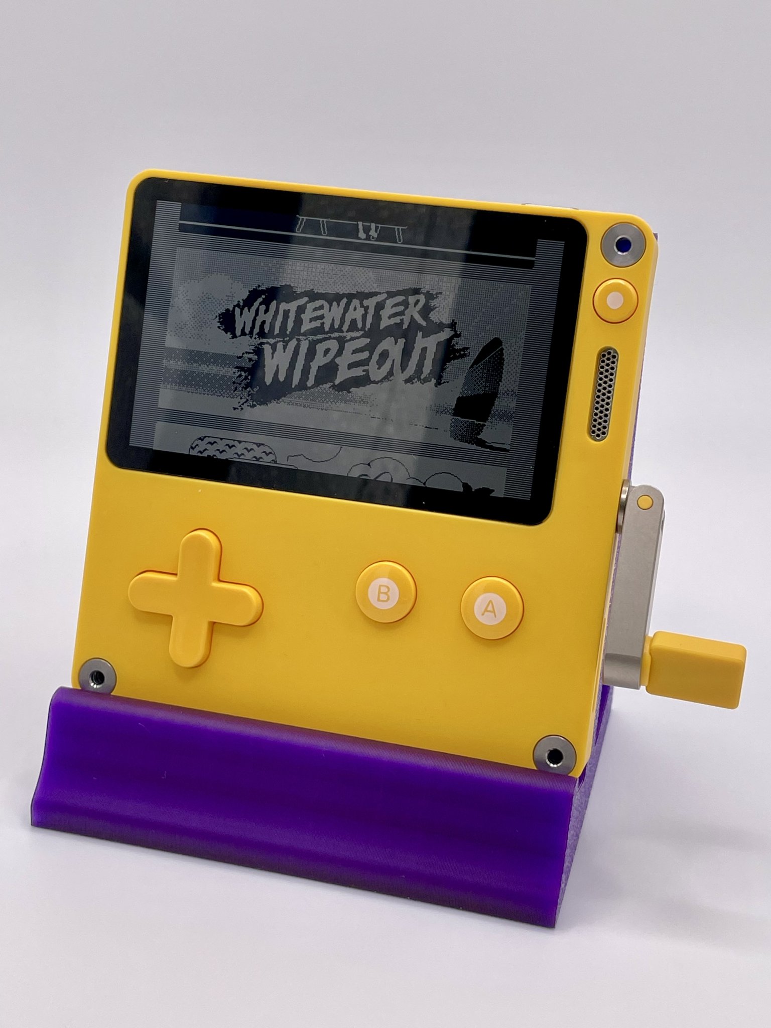 Giá đỡ hoàn hảo cho máy chơi game Playdate