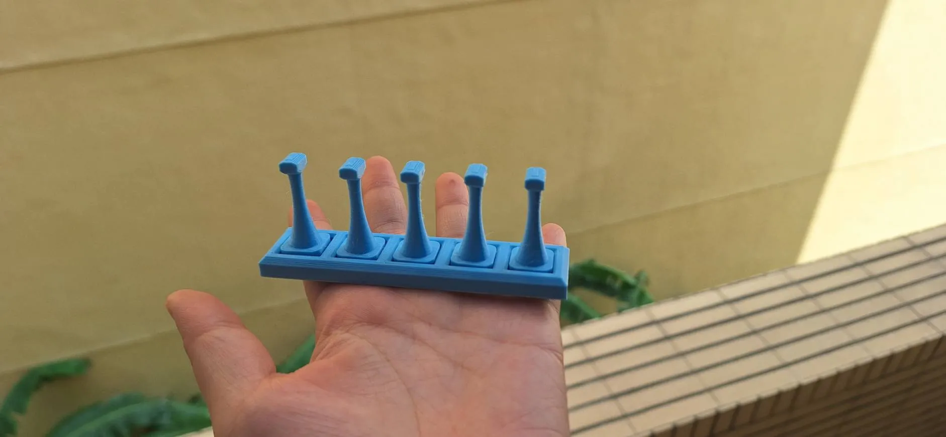 Giá đỡ móng tay với không gian cho nam châm