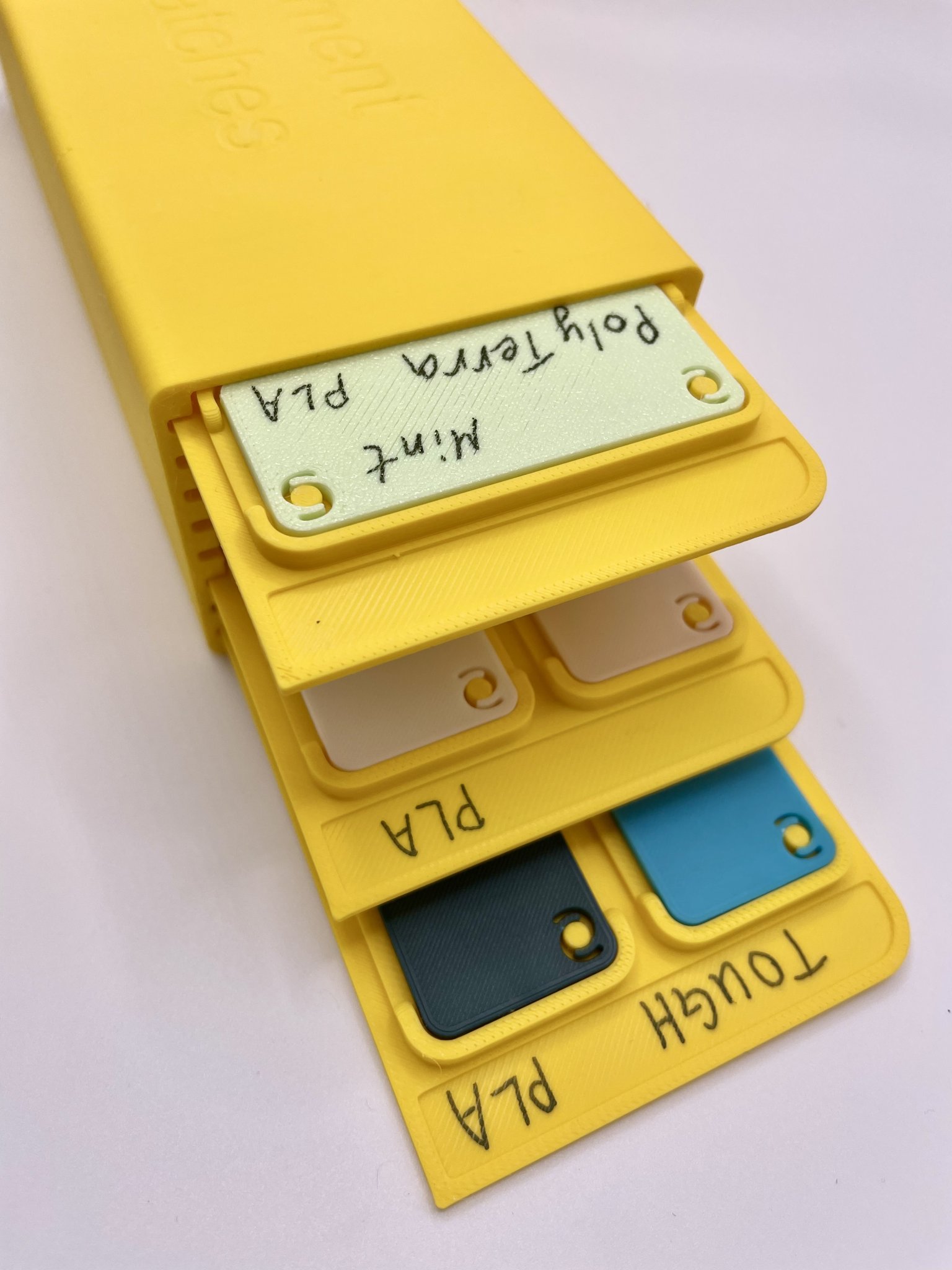 Giá đỡ và hộp lưu trữ mẫu filament cho 80 mẫu