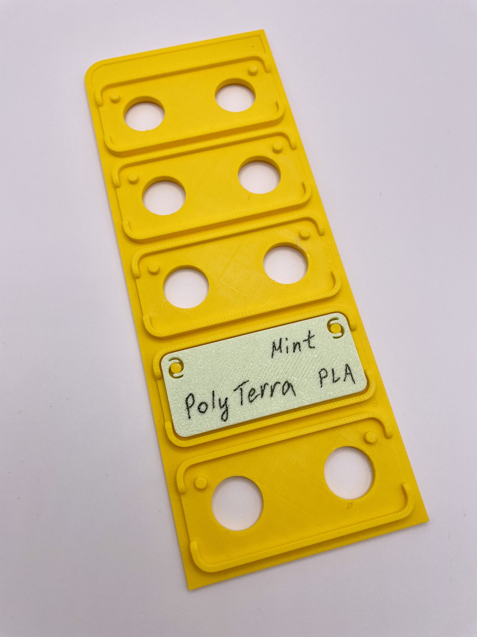 Giá đỡ và hộp lưu trữ mẫu filament cho 80 mẫu