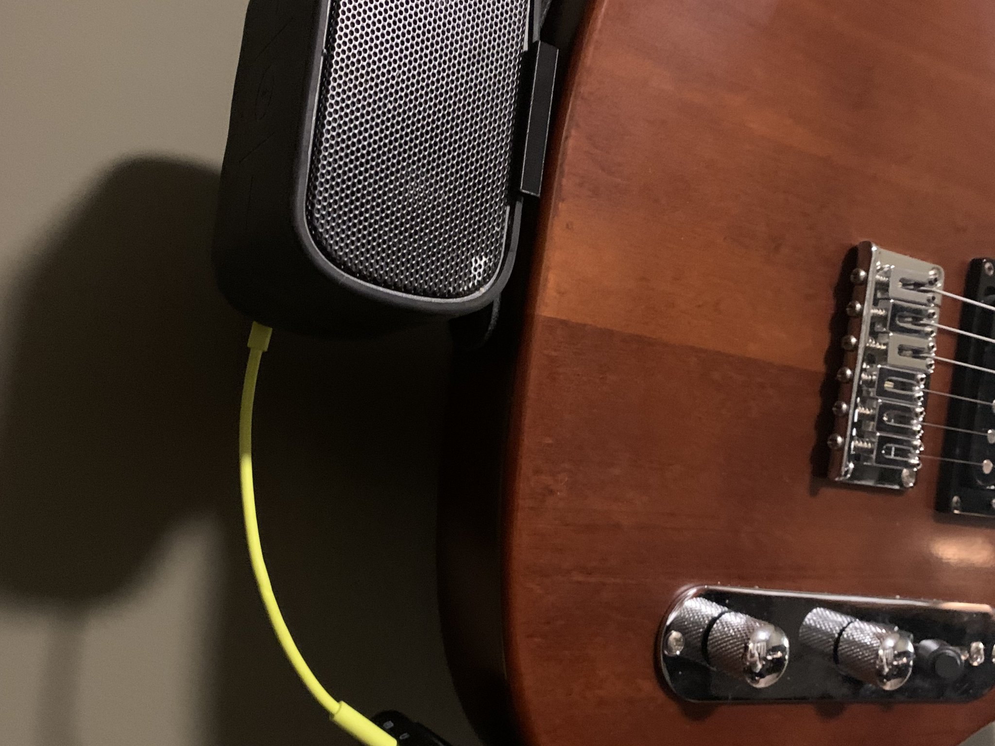 Giá đỡ dây đeo đàn guitar cho UE Boombox