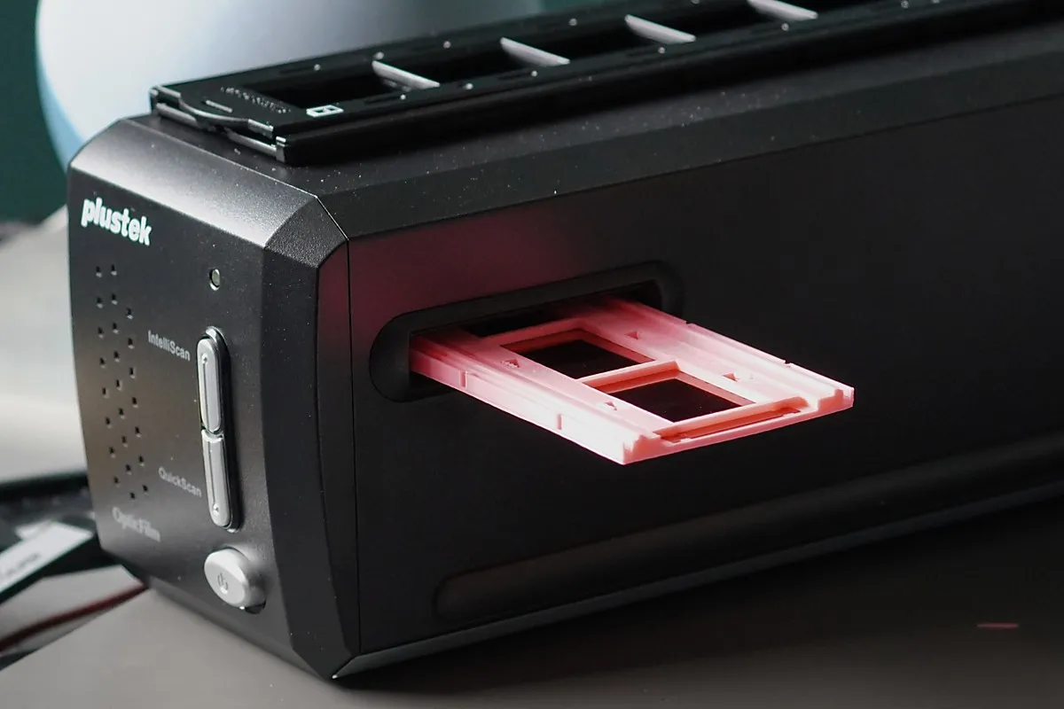 Giá đỡ âm bản cho máy quét slide PlusTek