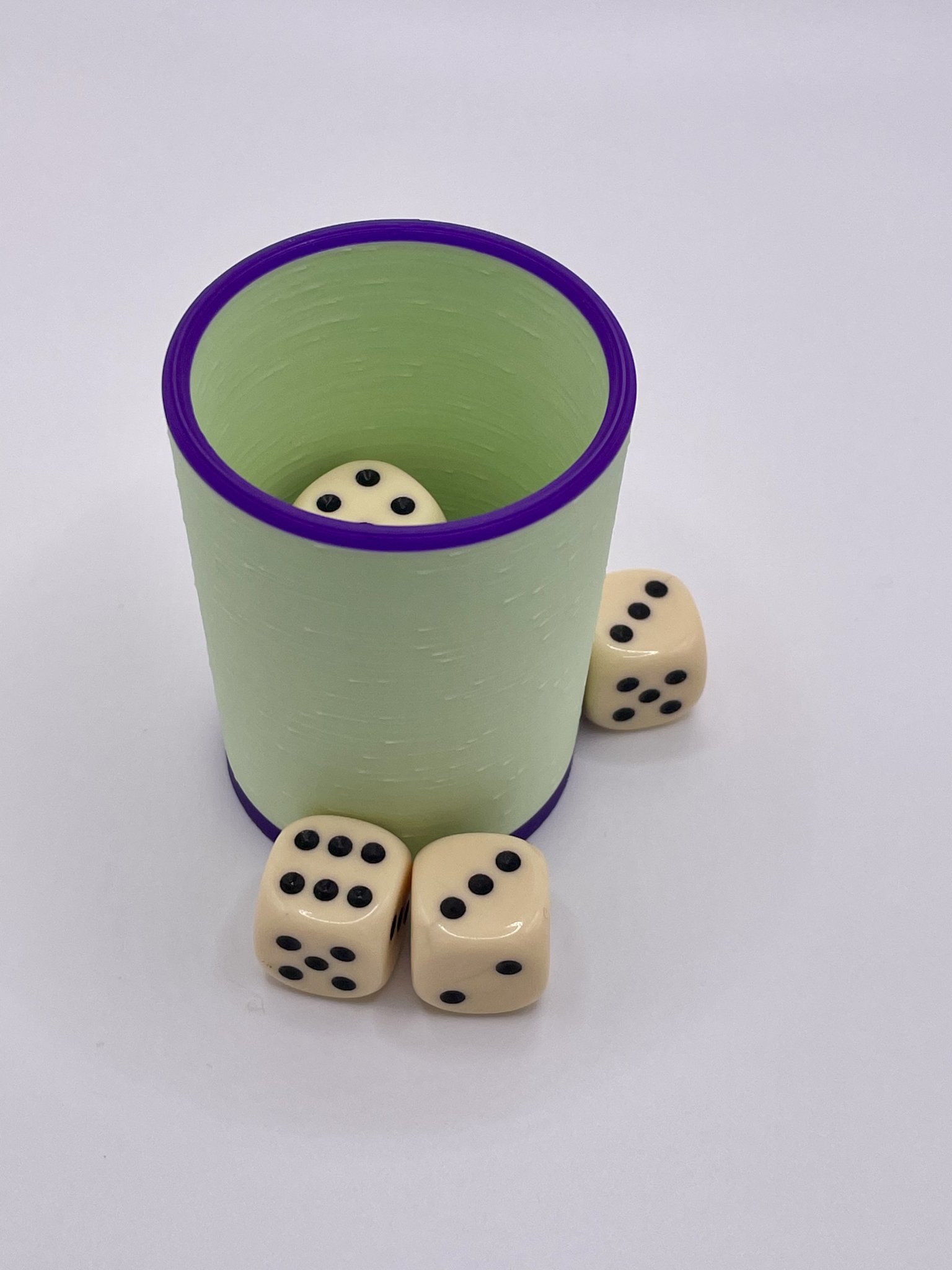 Cốc xúc xắc cho trò chơi Backgammon và 5 Roll