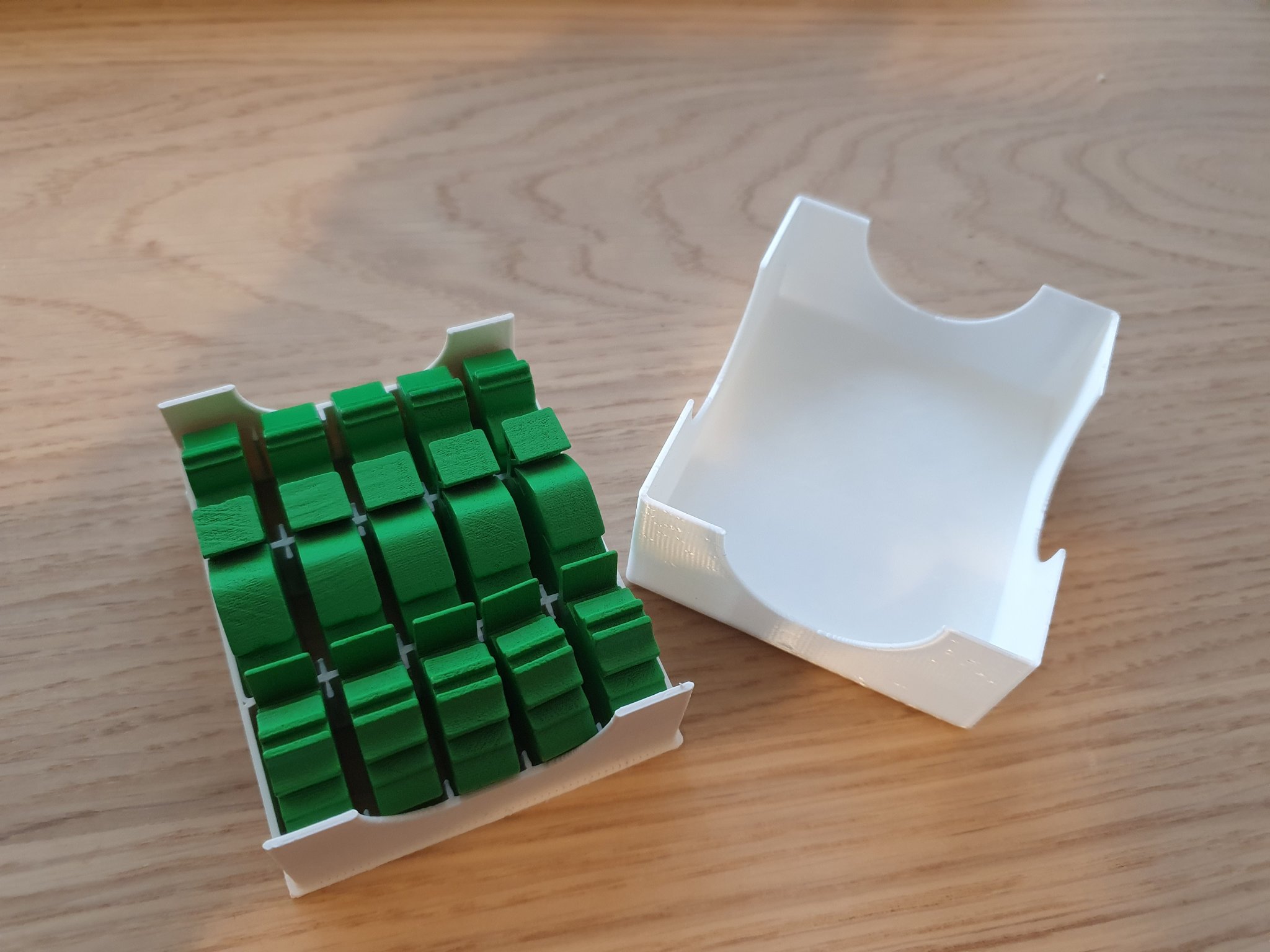 Hộp lưu trữ meeple cho trò chơi The White Castle