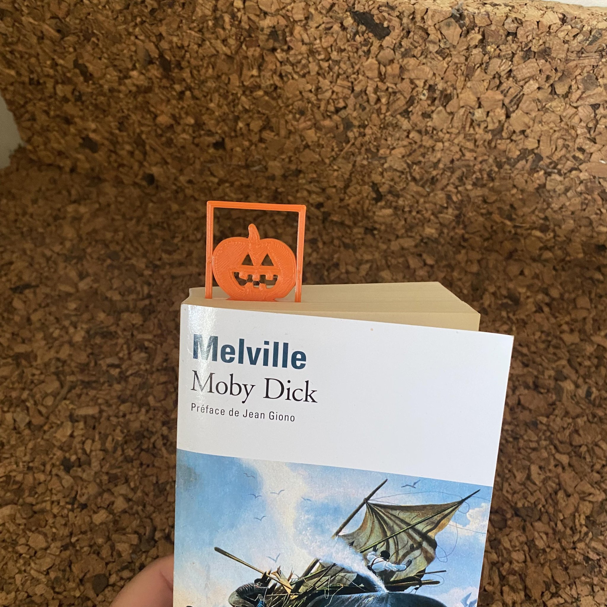 Đánh dấu sách Halloween với hình ảnh bí ngô và bộ xương