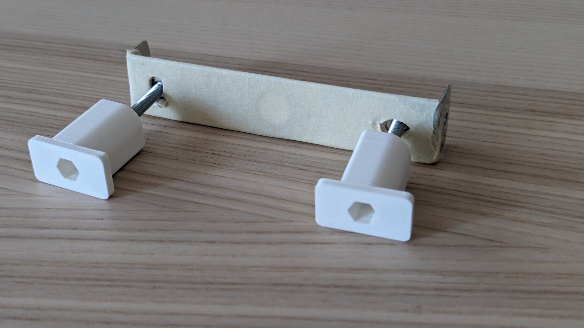 Kẹp gắn đầu giường Ikea Mandal không cần khoan