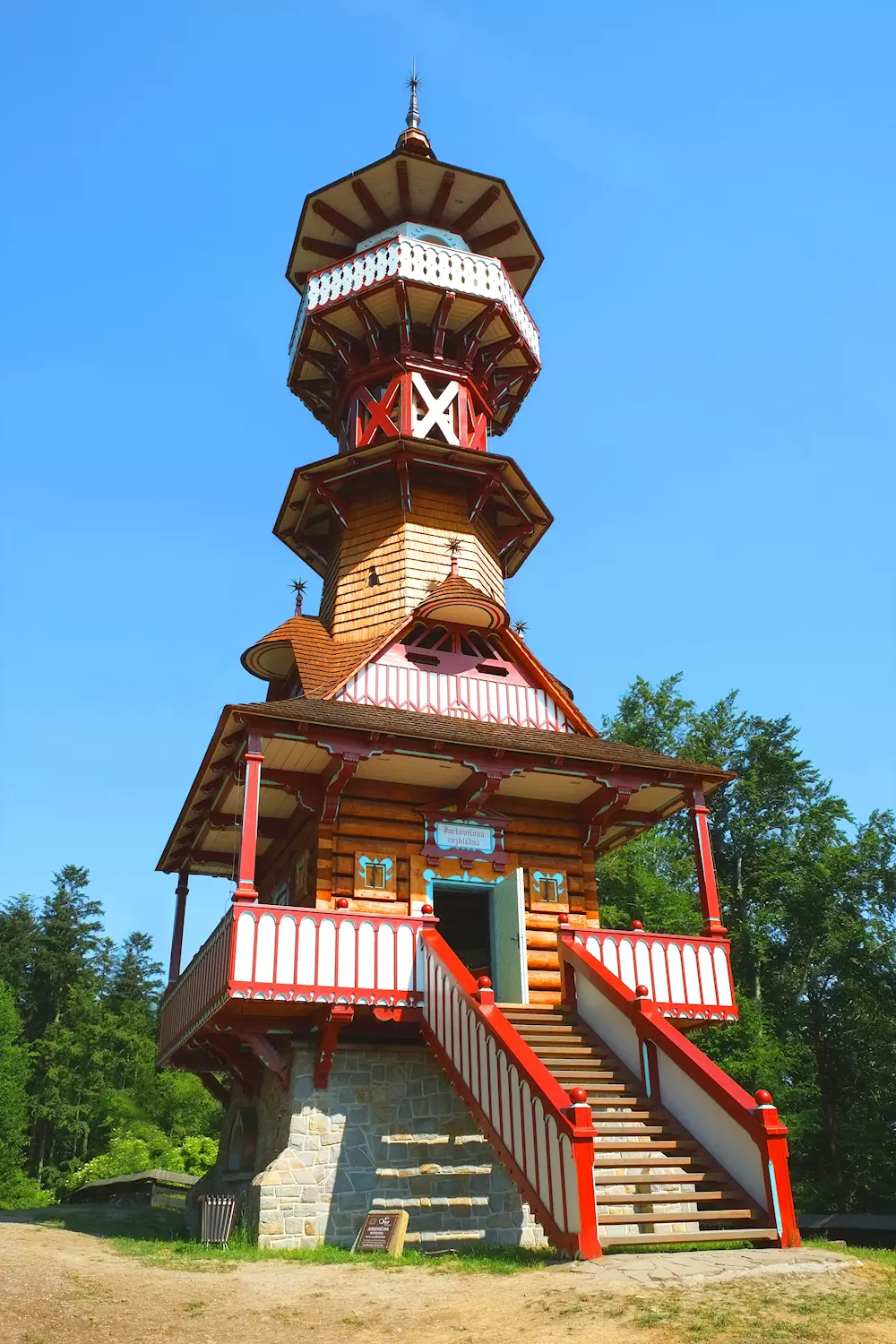 Tháp quan sát Jurkovič được phục dựng theo thiết kế gốc