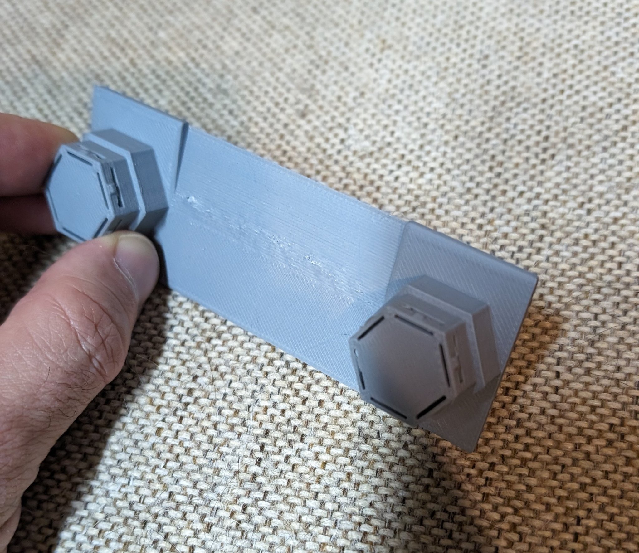 Giá đỡ thước dây cho tường lưu trữ tổ ong