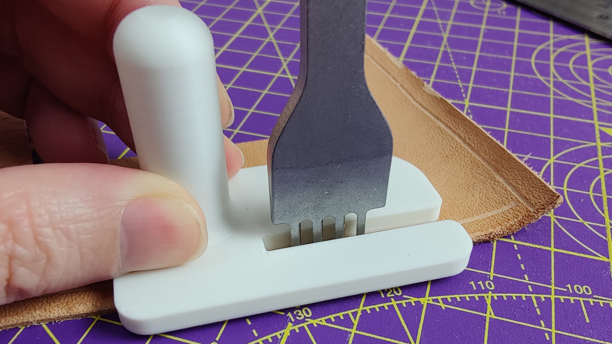 Dụng Cụ Hỗ Trợ Rút Mũi Đục Da