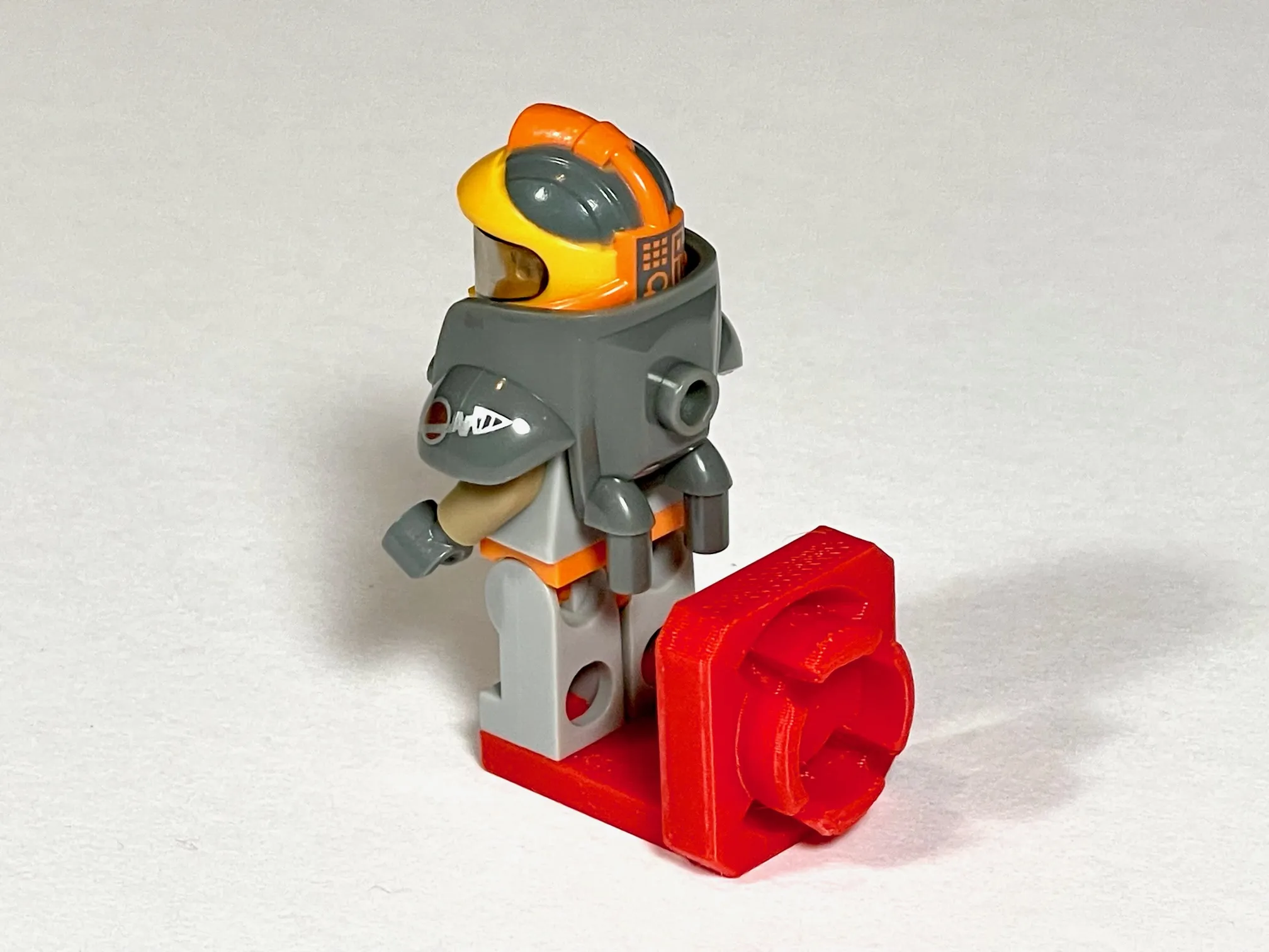 Giá đỡ nhân vật LEGO cho vỏ máy Cooler Master QUBE-500