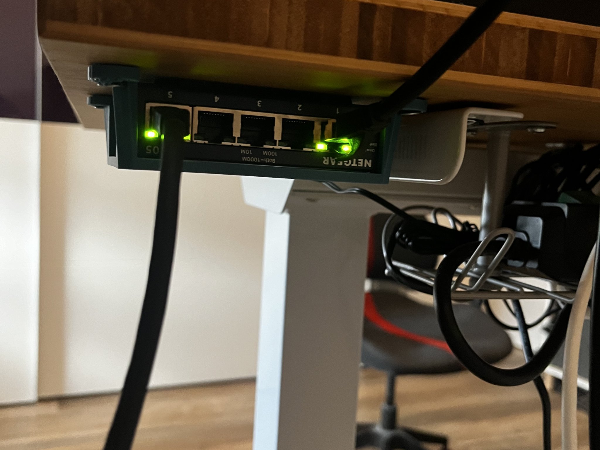 Giá đỡ cho Switch Lan Netgear GS105