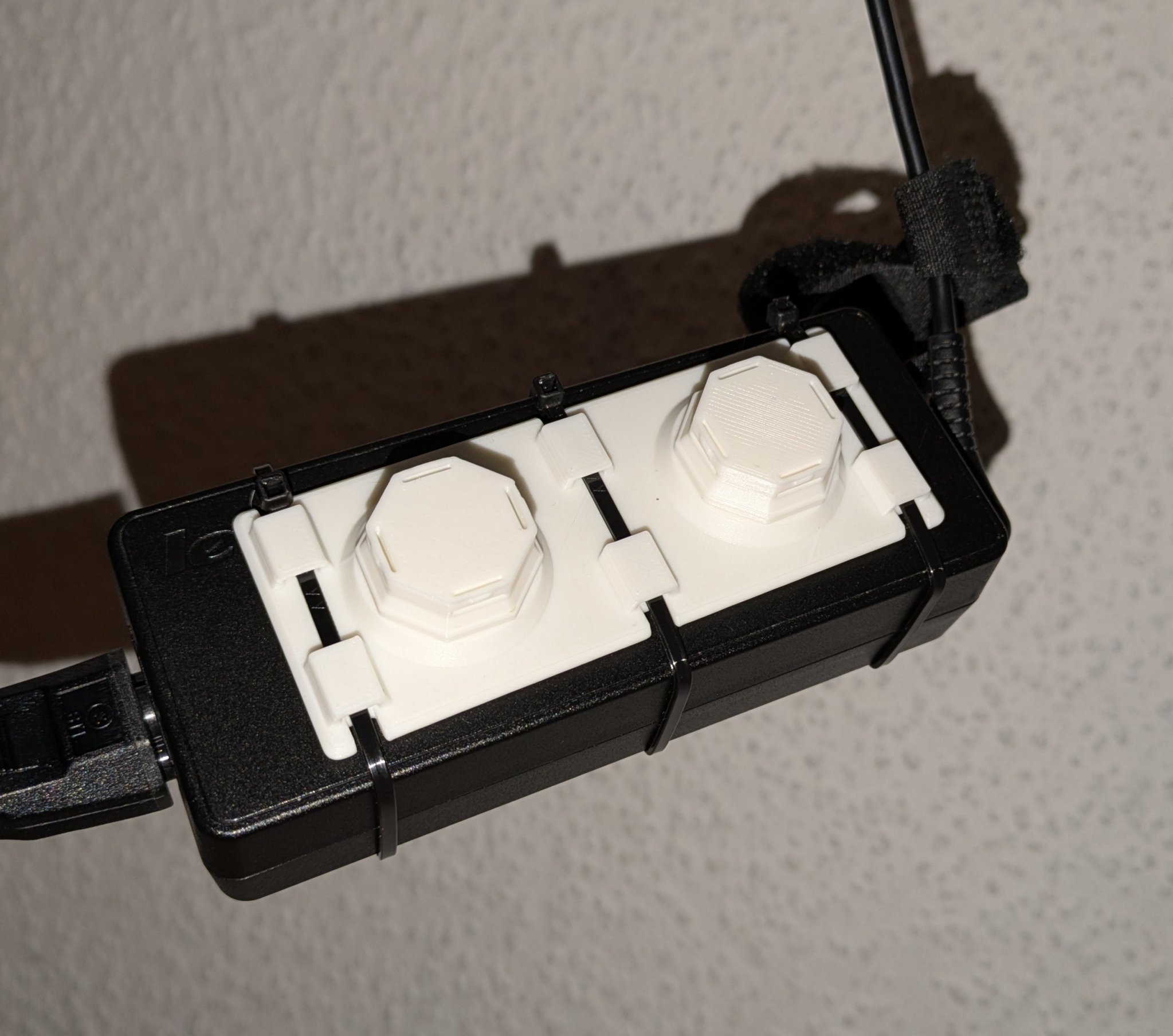 Kẹp Đôi - Giá Đỡ Ổ Cắm Điện cho Multiboard (Hệ Thống Quản Lý Cáp "Underware")