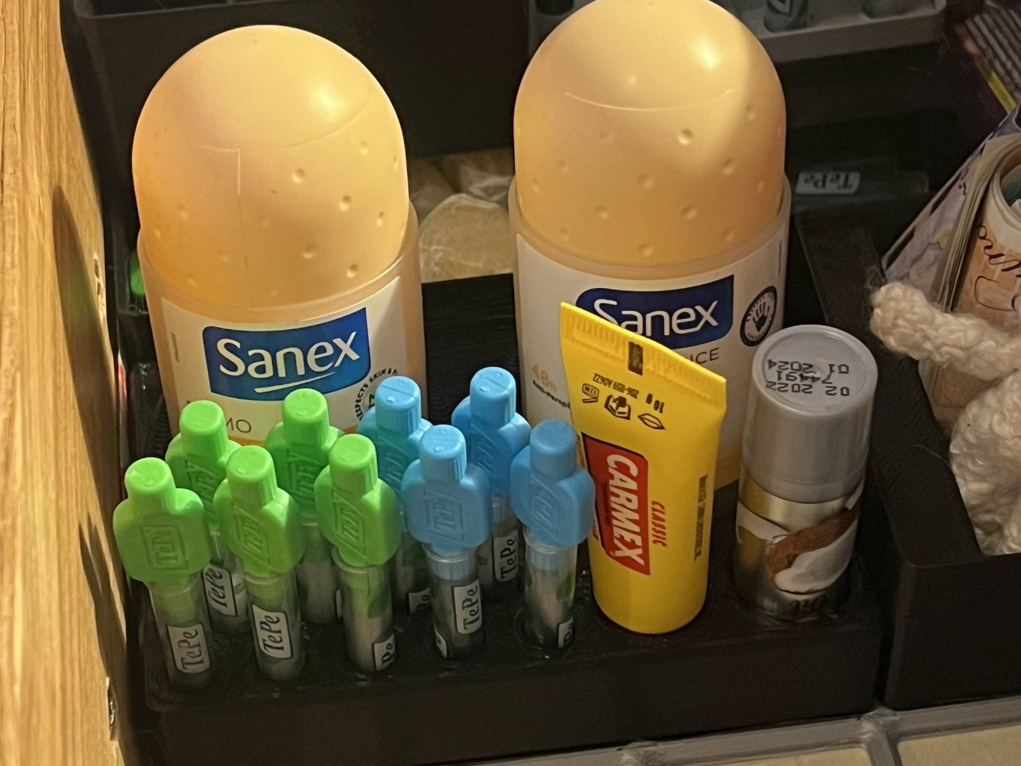 Giá đỡ 2 chai lăn khử mùi và bàn chải TePe cho #Gridfinity