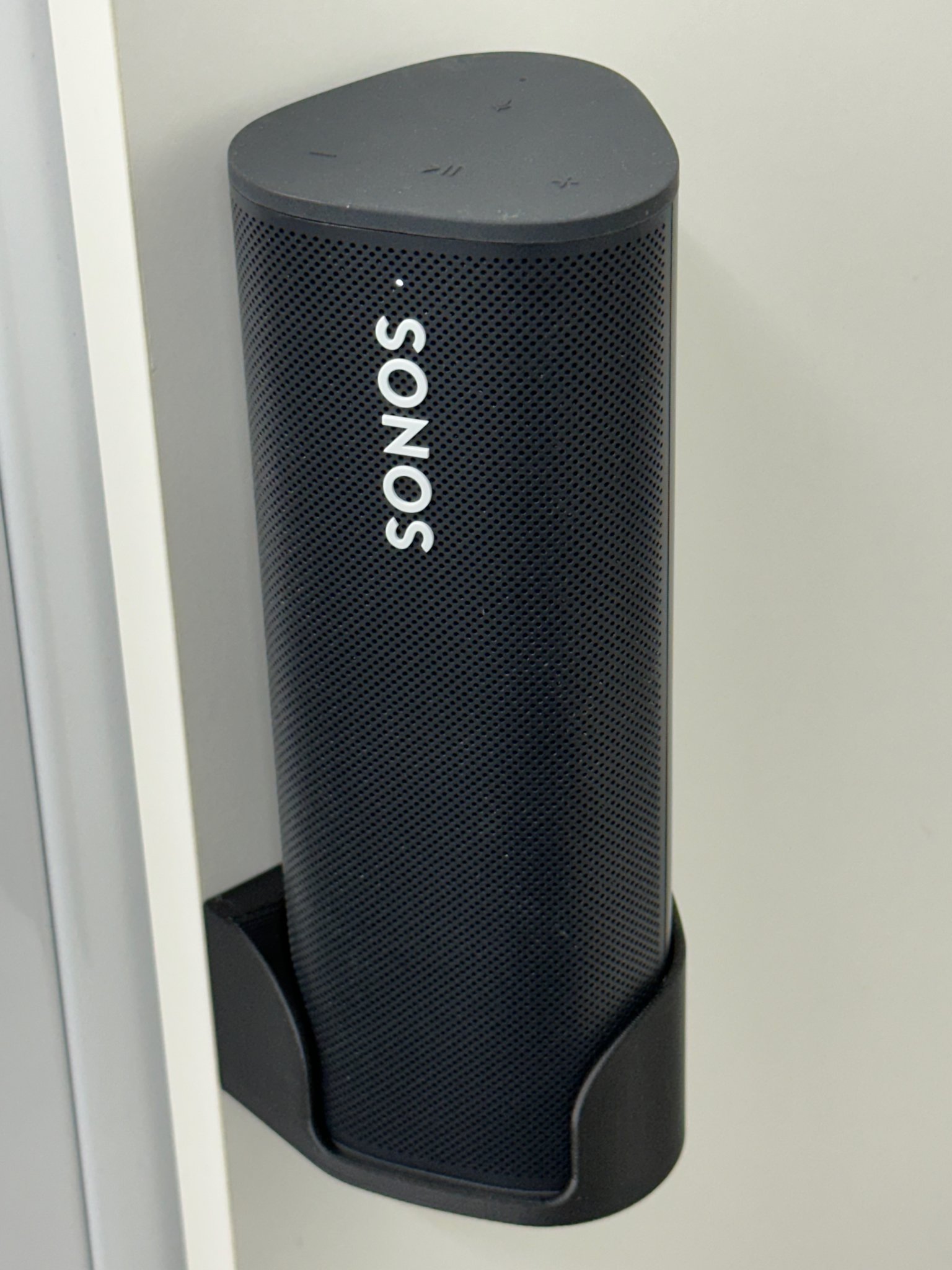 Mô hình 3D giá treo tường dọc cho Sonos Roam