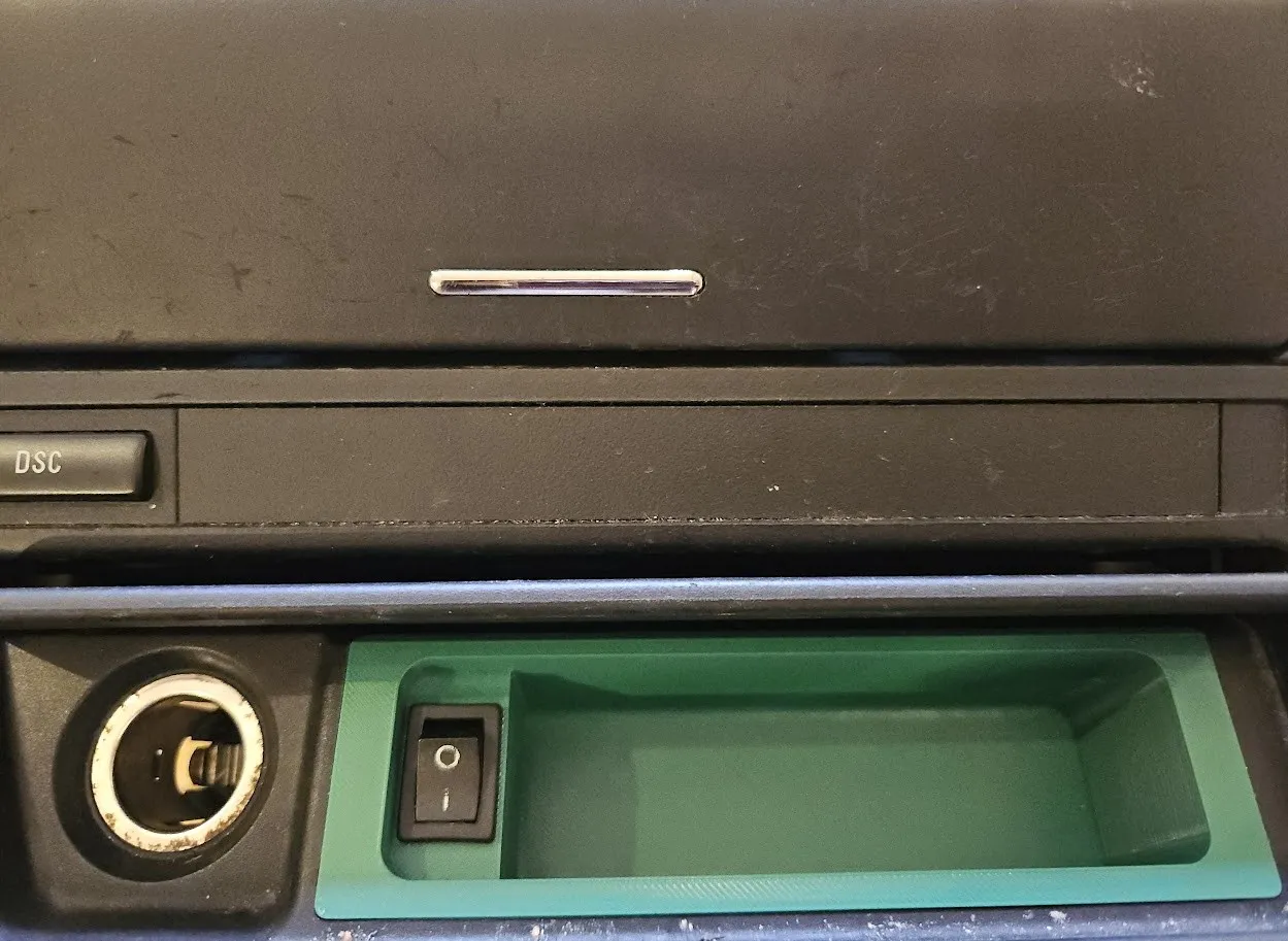 Đế gạt tàn BMW E46 có nút gạt cho bật lửa/ổ cắm 12V