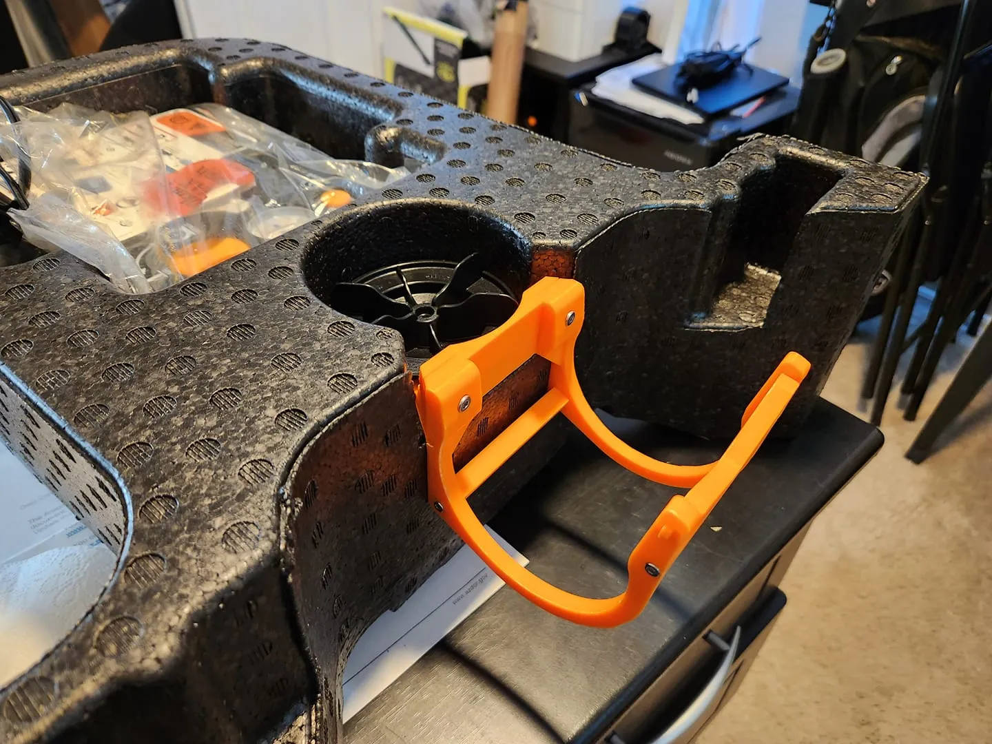 Giá đỡ bình Boostane cho xe Mustang S550