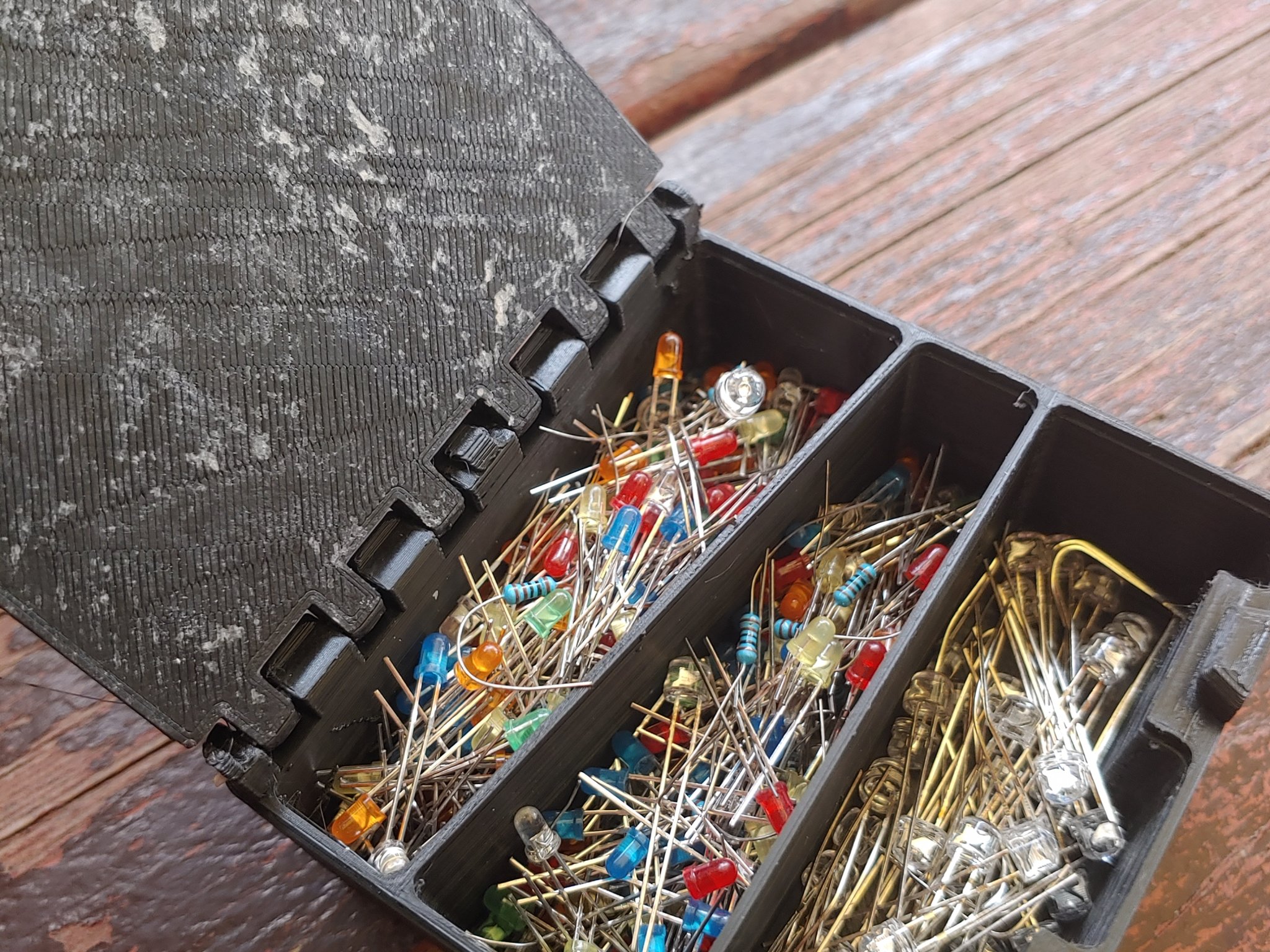 Hộp 3 ngăn Gridfinity Go! 2x2x6 với chốt pin filament