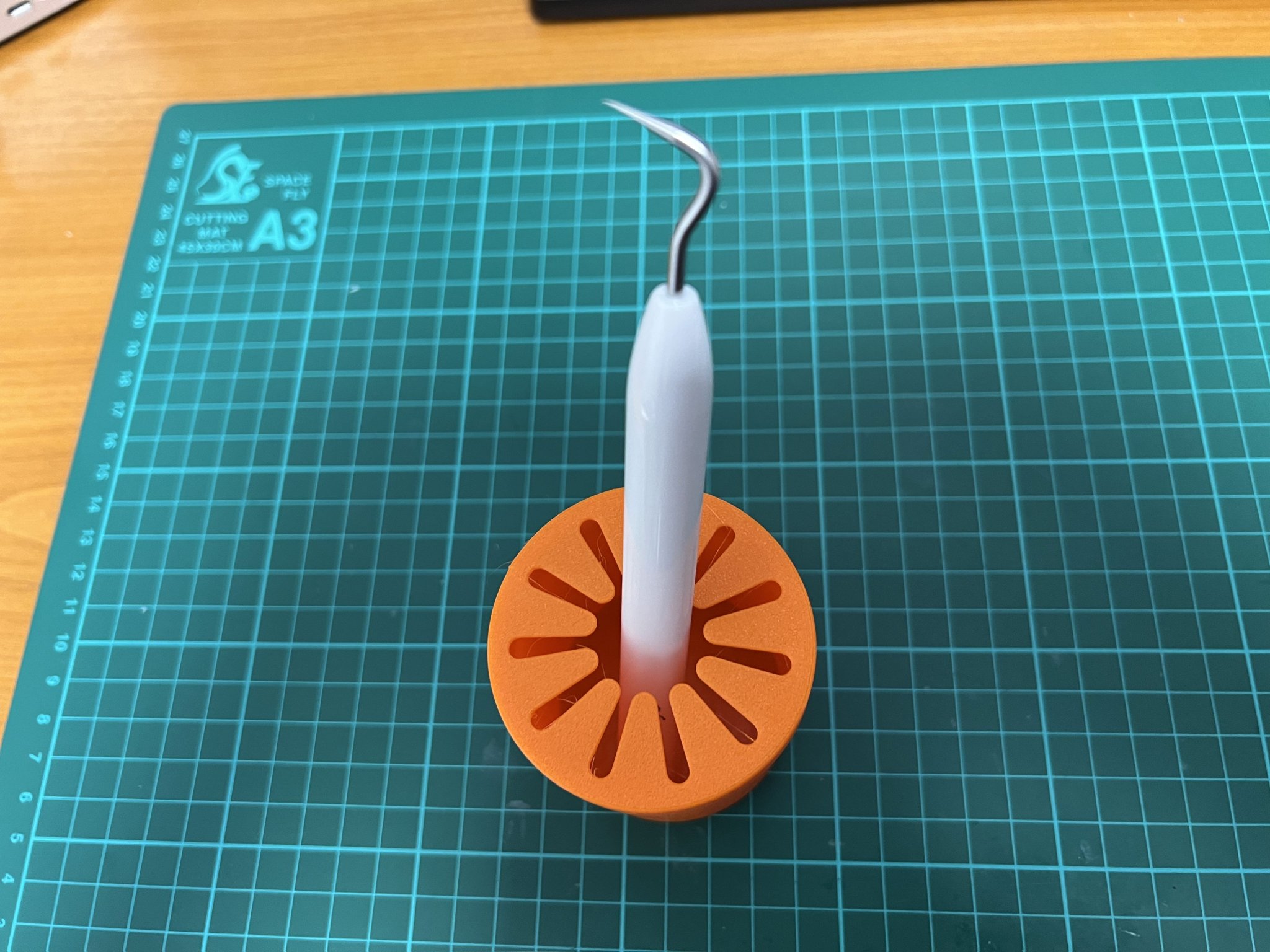 Chậu Vệ Sinh Dụng Cụ Tách Decal