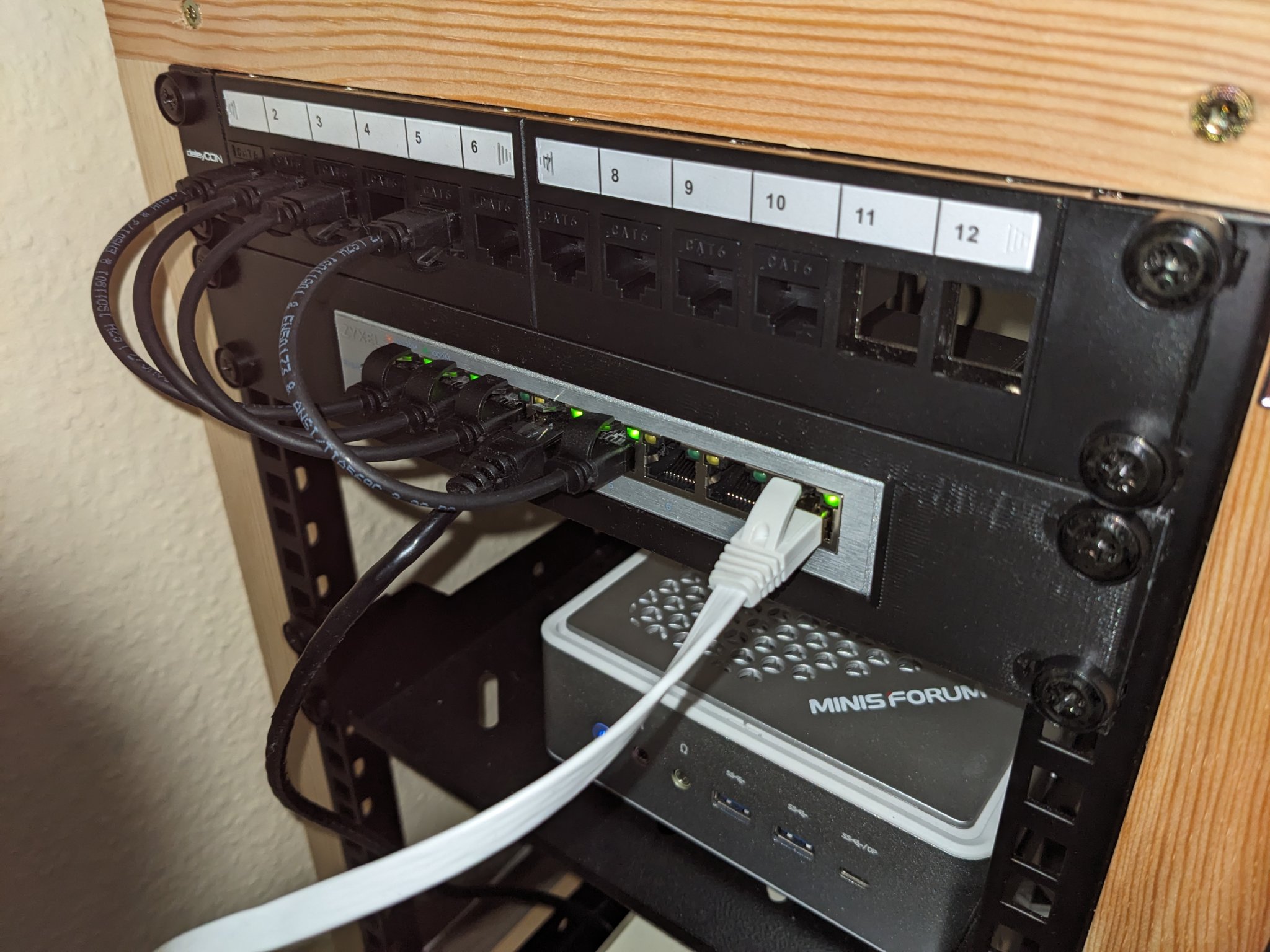 Giá đỡ Zyxel SG1200-8 Gắn Tủ Rack 10 Inch