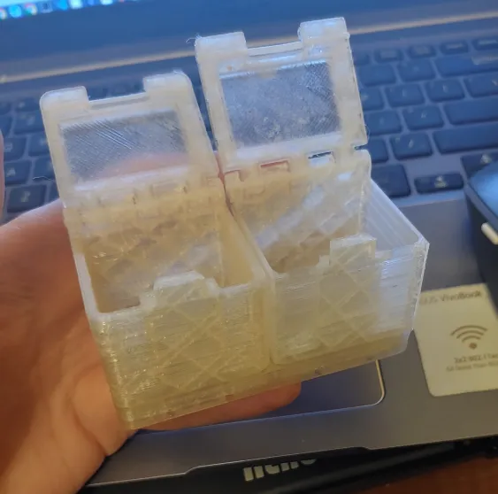 Hộp lưu trữ Gridfinity Go! với chốt pin filament