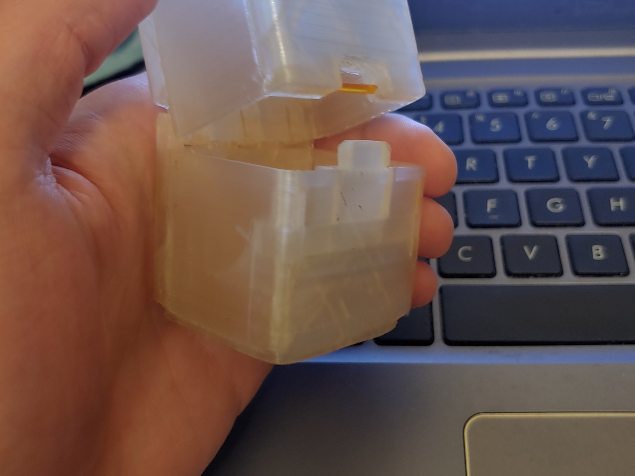 Hộp lưu trữ Gridfinity Go! với chốt pin filament