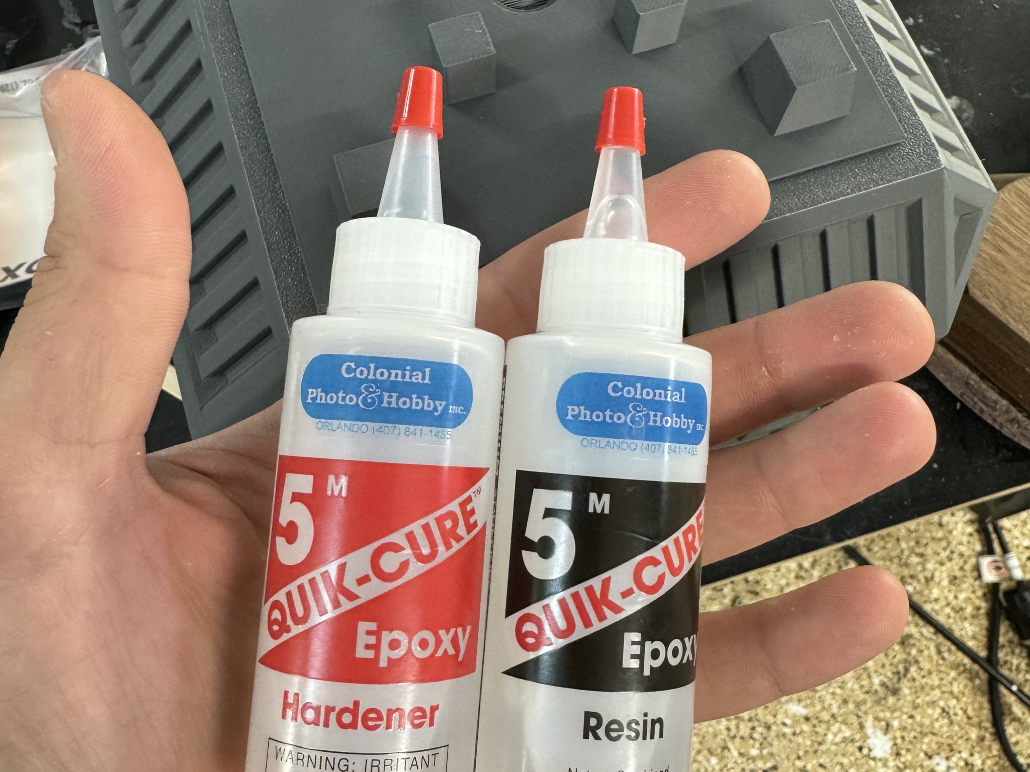 Chậu cây ngoài hành tinh với chân thoát nước