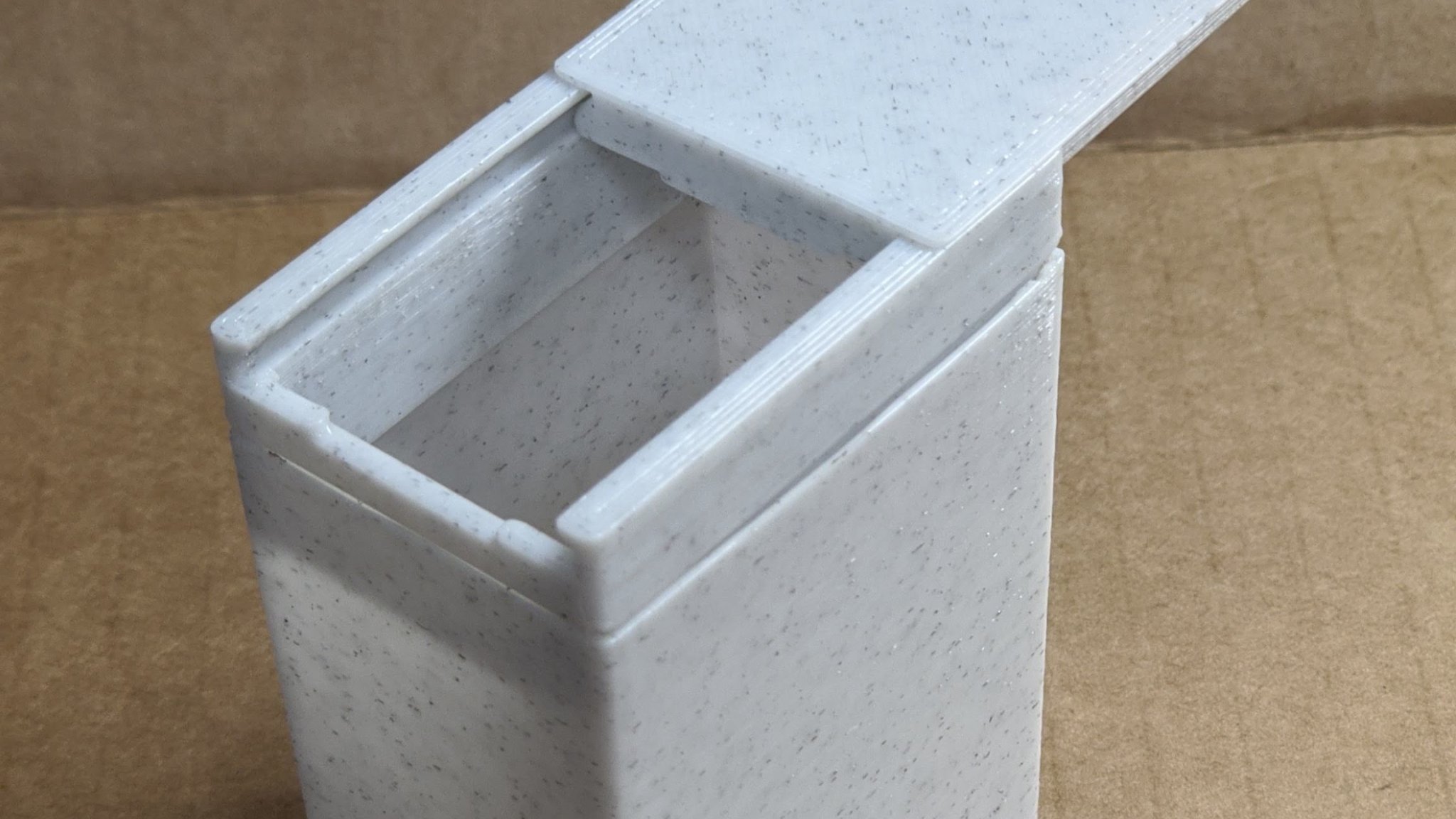 Hộp mini với nắp trượt để lưu trữ dụng cụ nhỏ