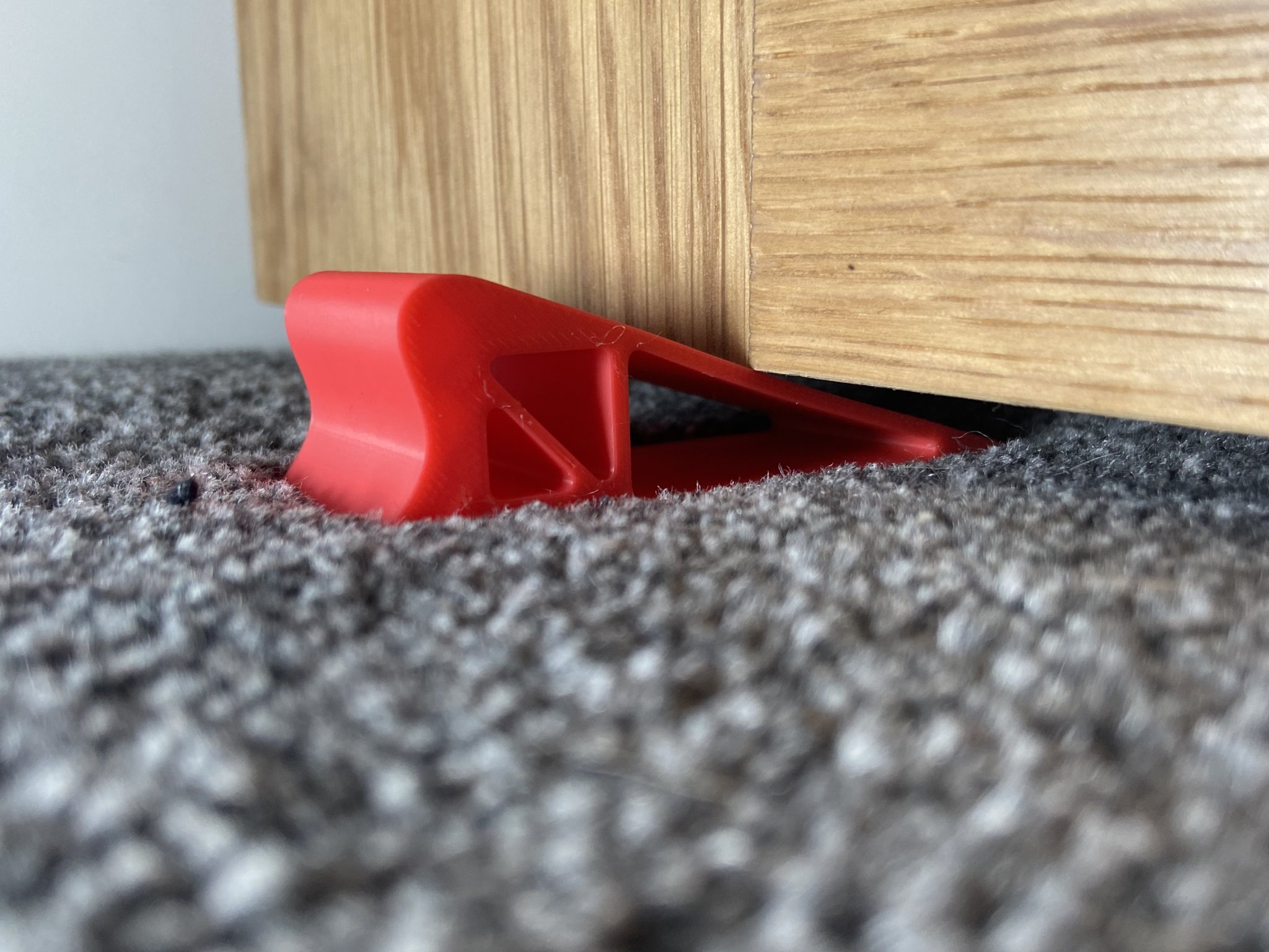 Cái chặn cửa đơn giản phù hợp với thảm