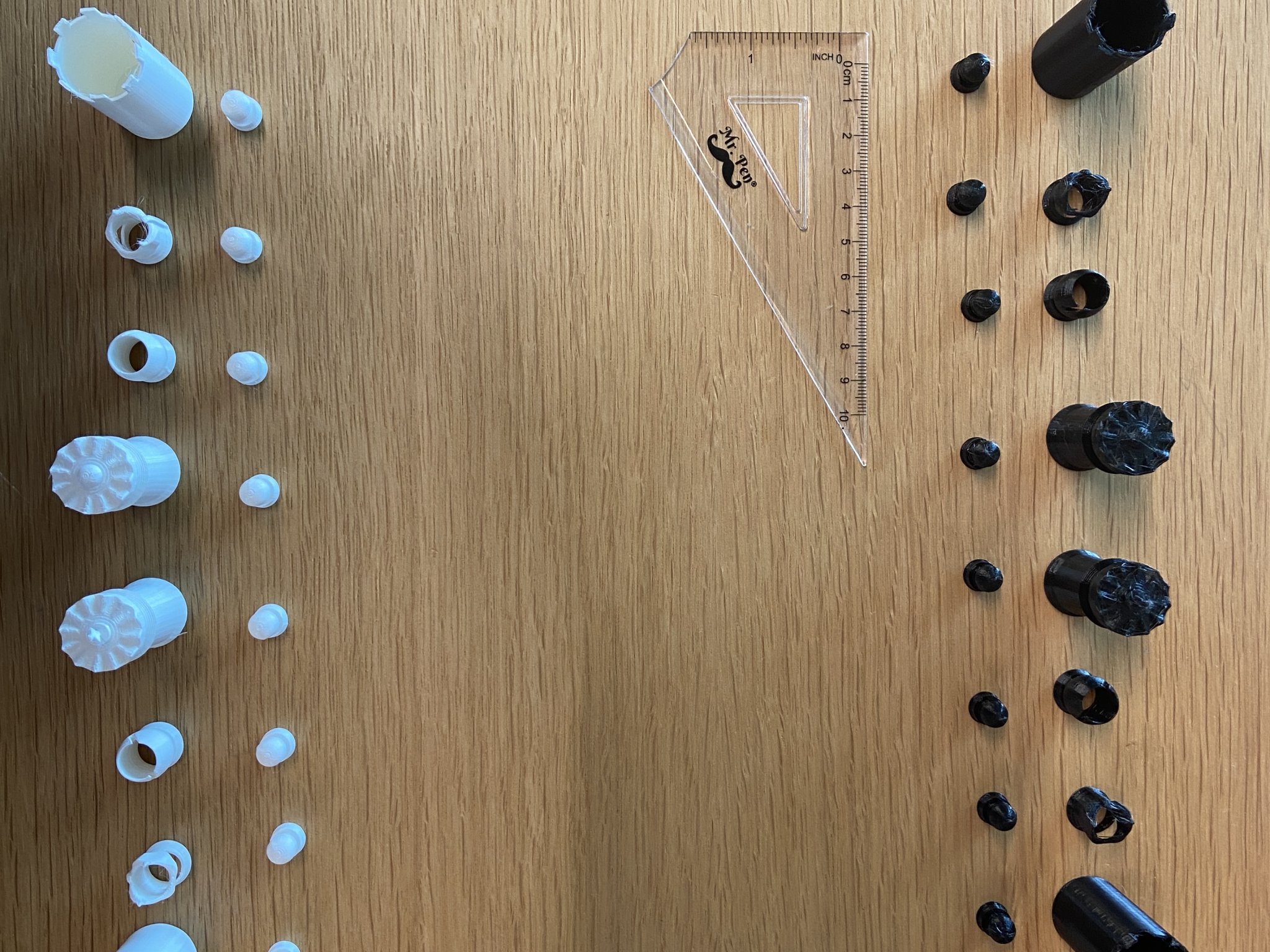 Bộ cờ vua du lịch siêu nhỏ gọn với các quân cờ xếp chồng