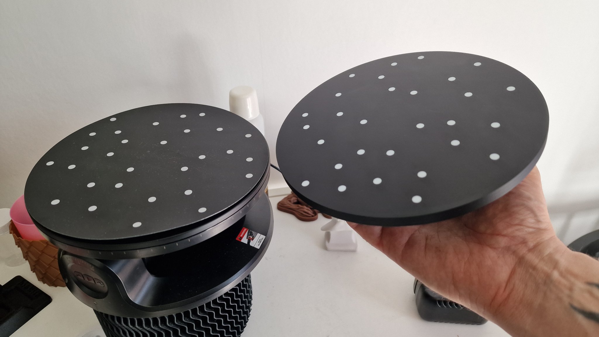 Bàn xoay mở rộng Revopoint với dấu hiệu đánh dấu