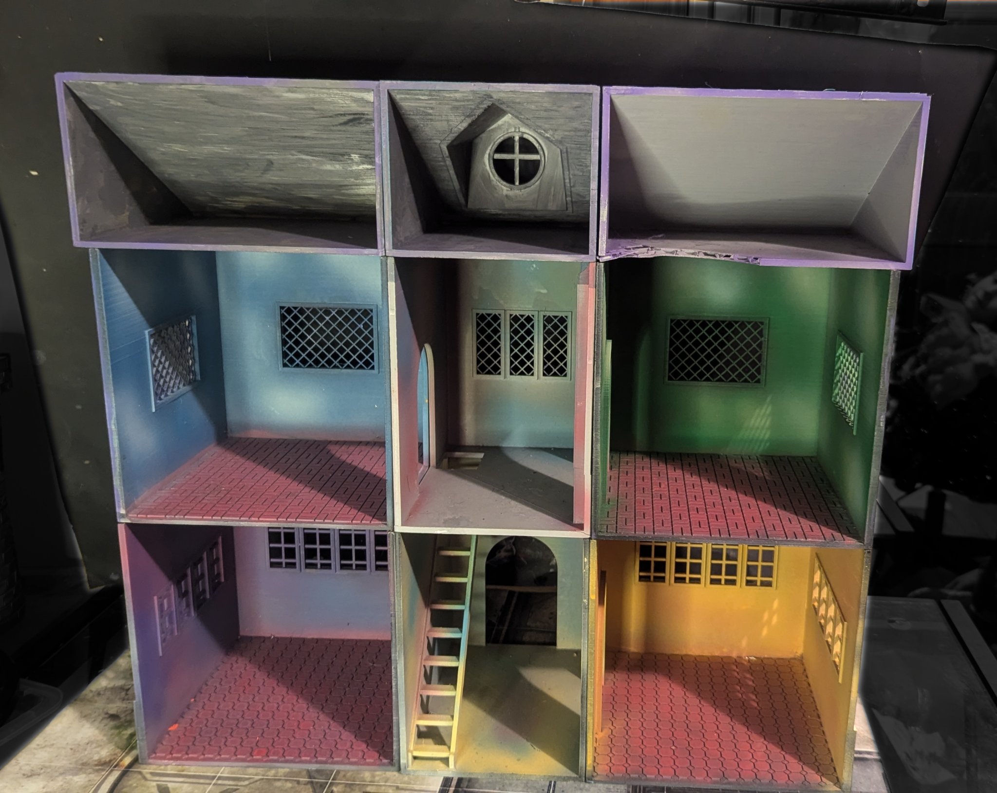 Nhà búp bê phong cách Tudor in 3D cho trẻ em