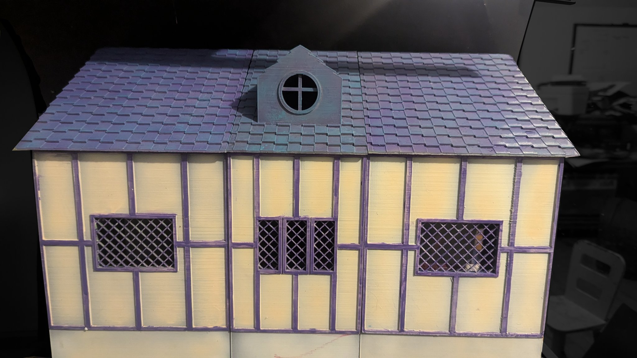 Nhà búp bê phong cách Tudor in 3D cho trẻ em