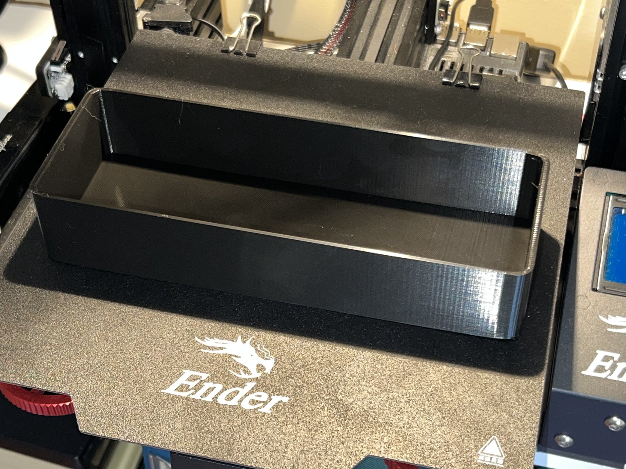 Hộp bút tiện lợi cho bàn làm việc hoặc máy in 3D