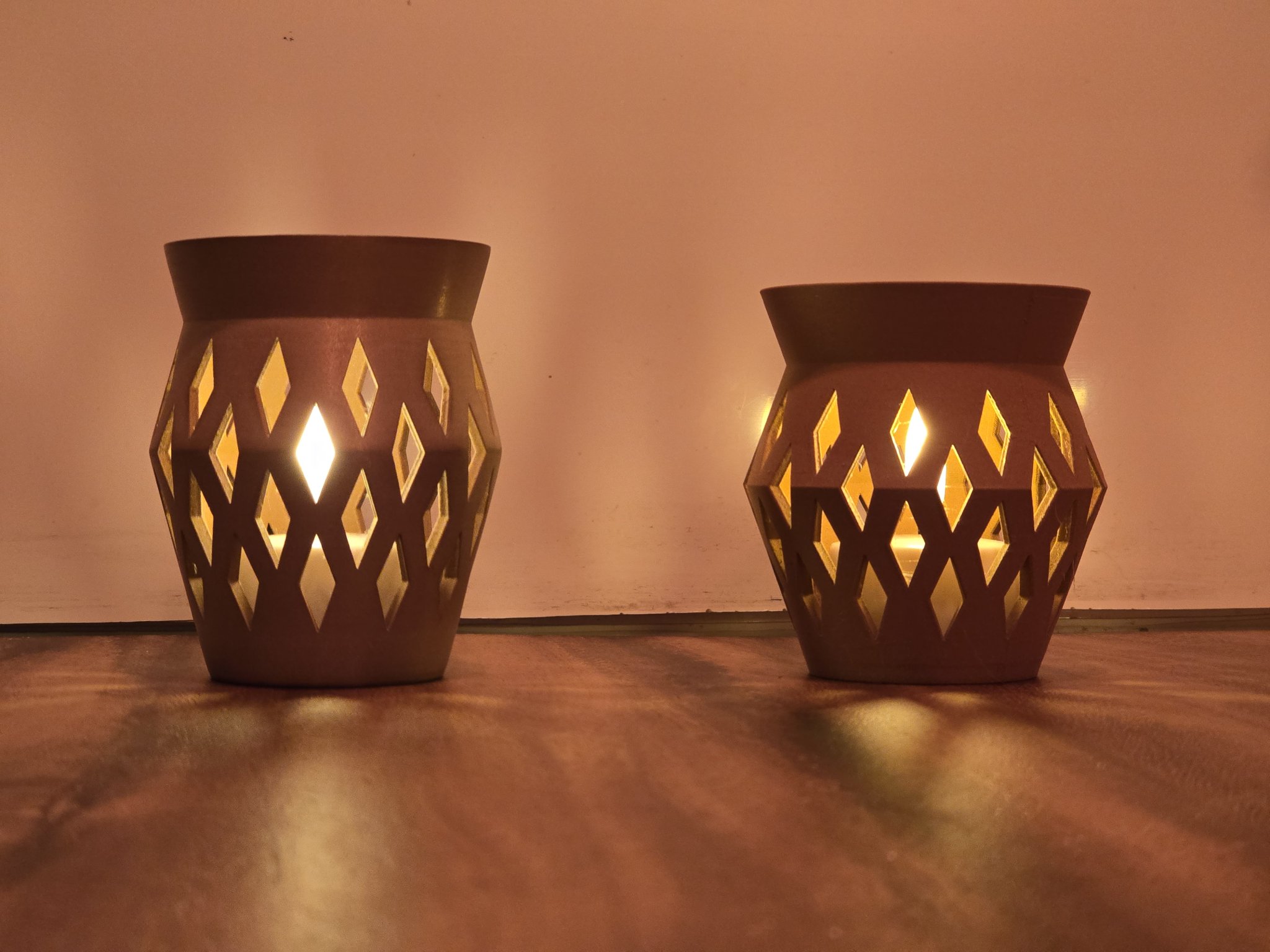 Giá đỡ đèn tealight LED với họa tiết kim cương