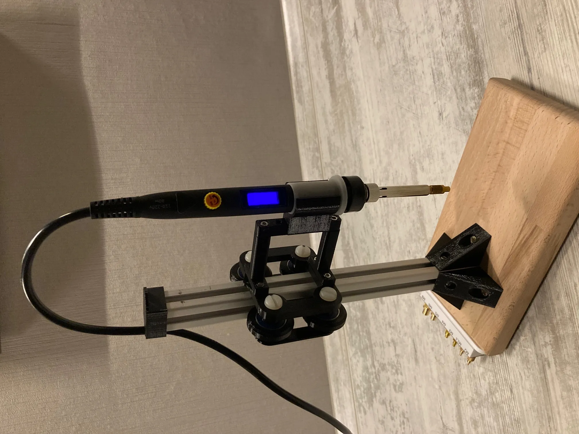 Giúp đỡ lắp đặt đầu ren bằng phương pháp nung chảy