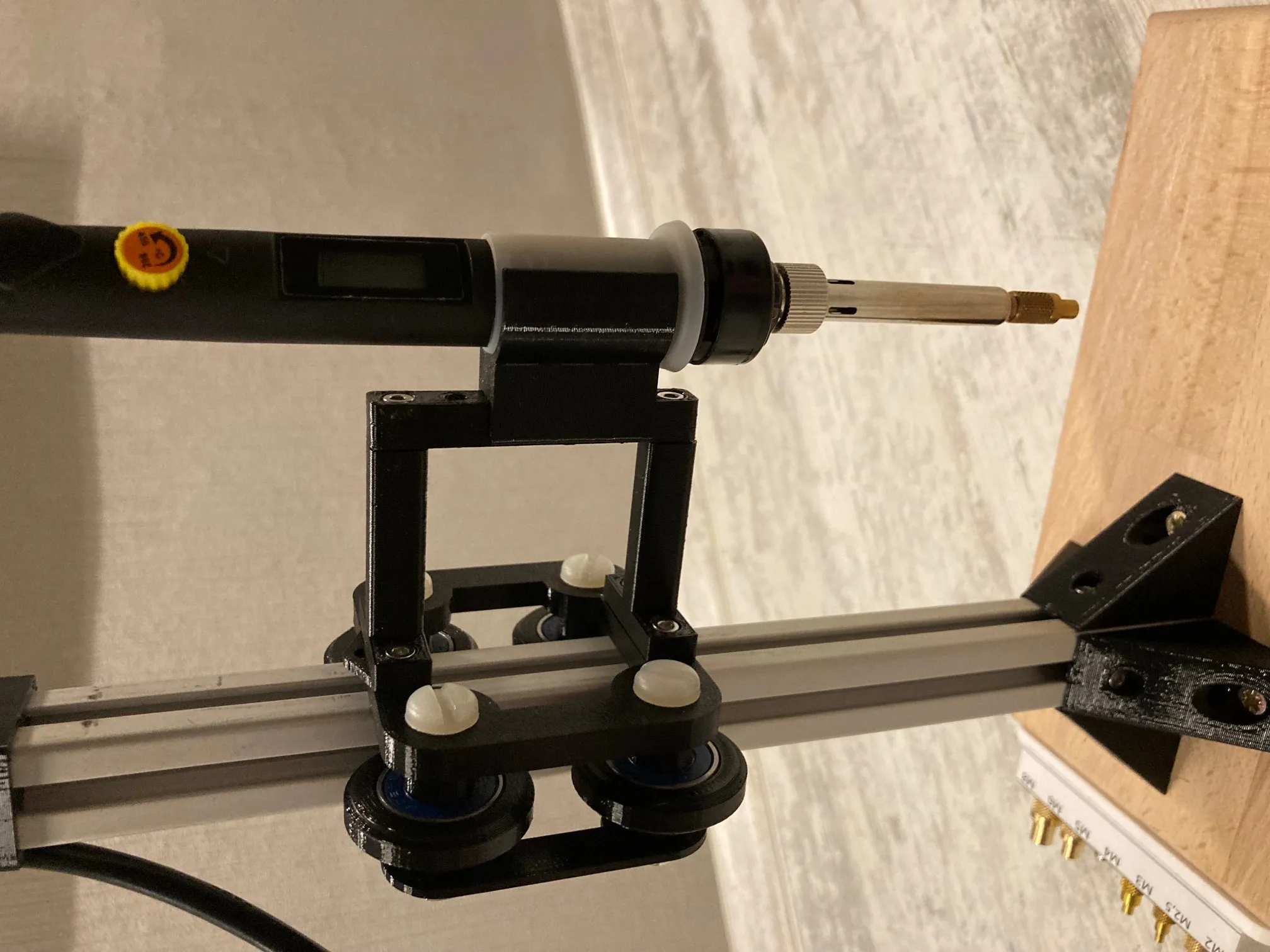 Giúp đỡ lắp đặt đầu ren bằng phương pháp nung chảy