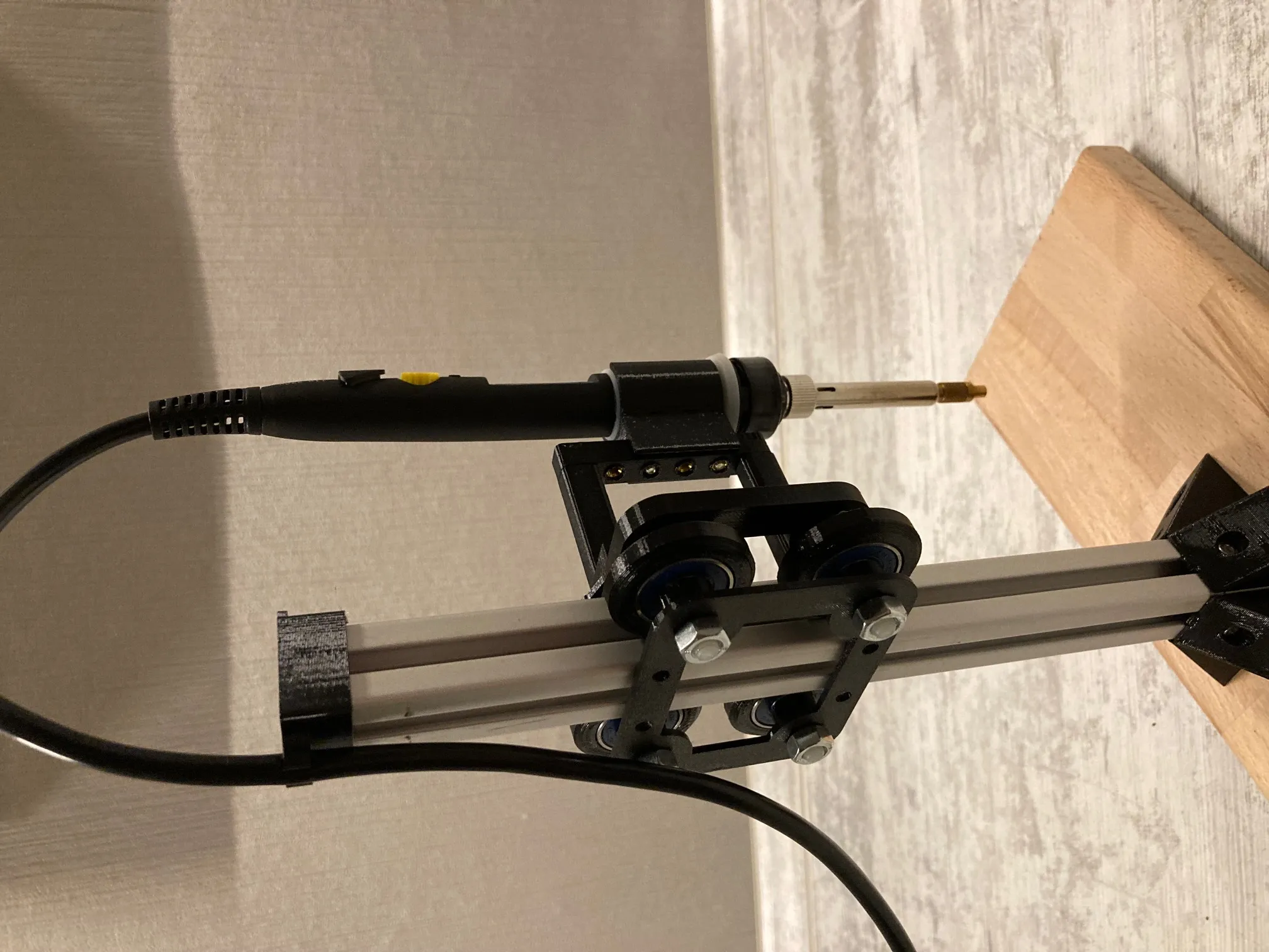 Giúp đỡ lắp đặt đầu ren bằng phương pháp nung chảy