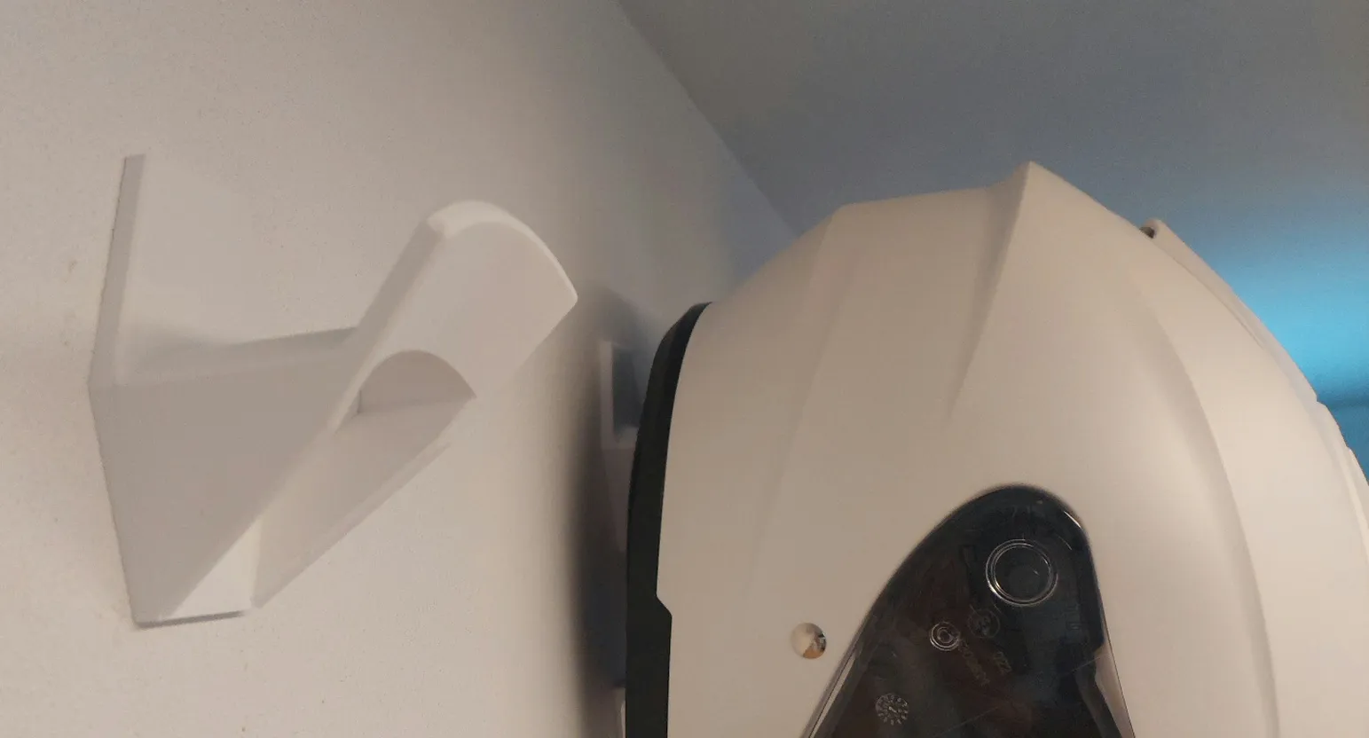 Giá Treo Nón Bảo Hiểm Lên Tường