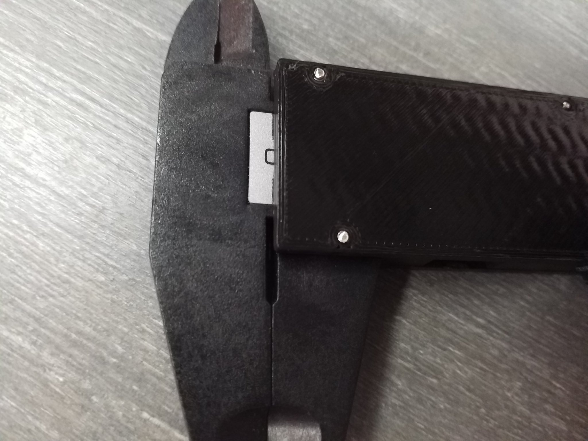 Nắp che cho thước kẹp bị hỏng