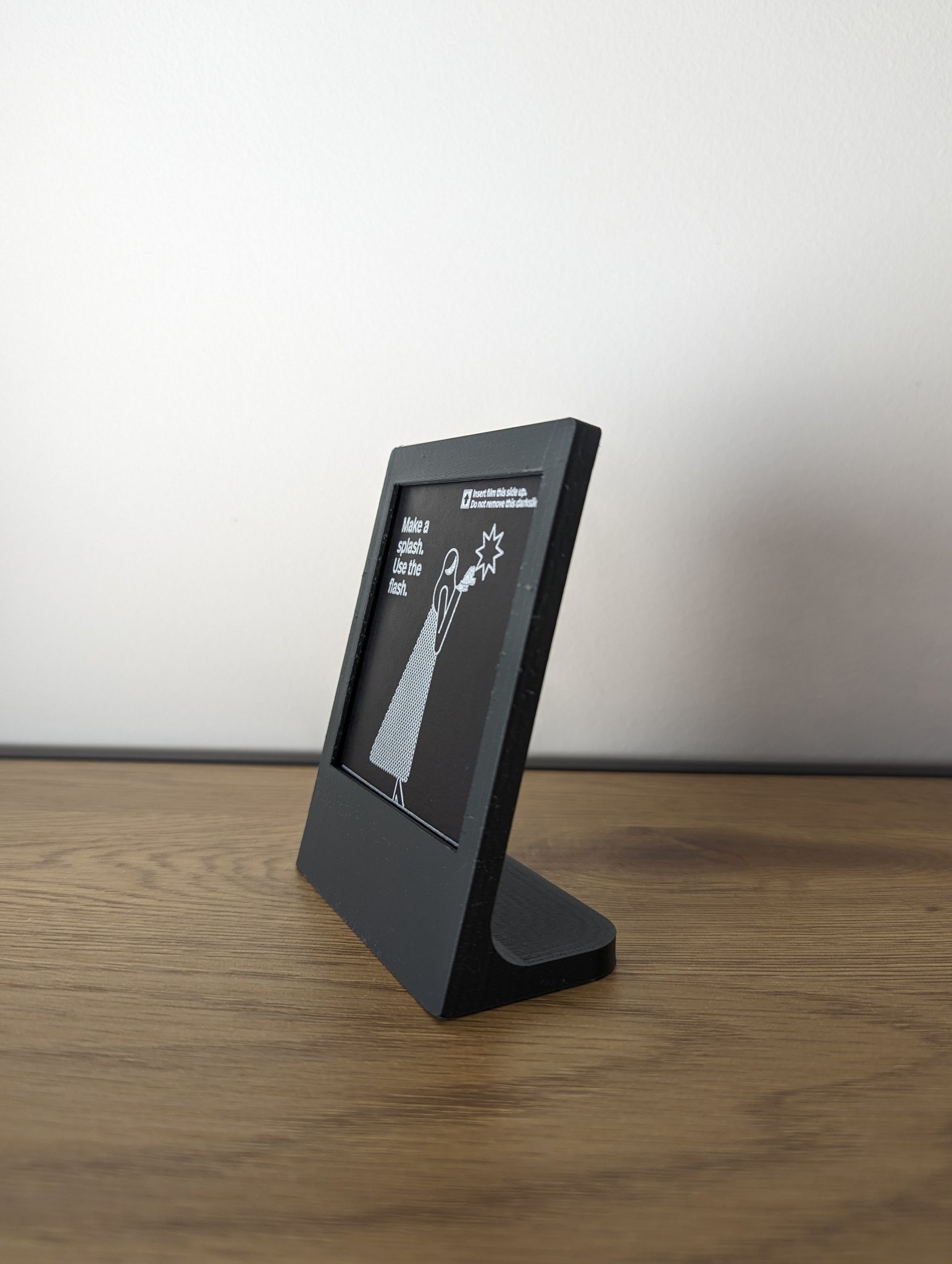 Giá đỡ ảnh Polaroid nhỏ gọn cho phim định dạng 600