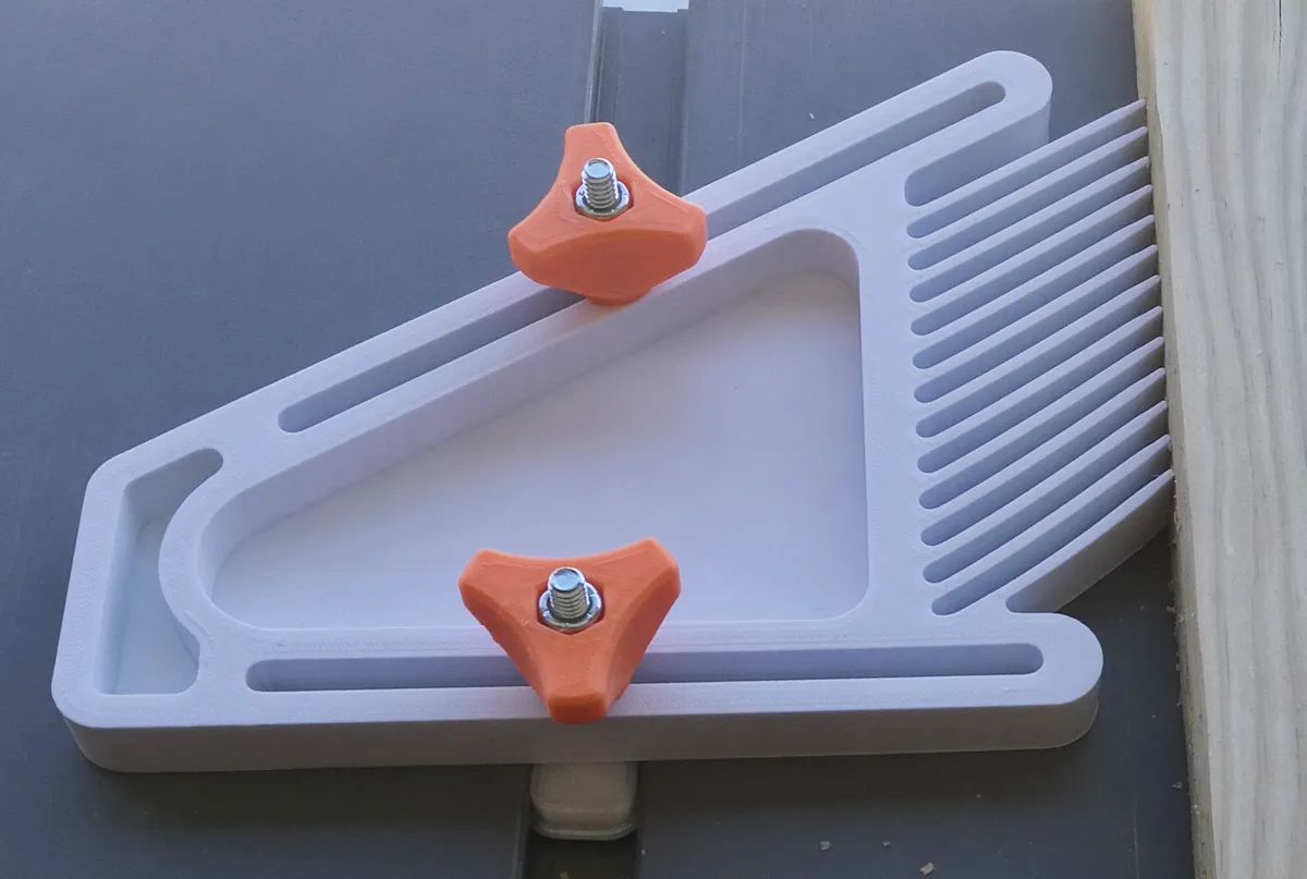 DeWalt DWE7491RS: Chỉnh Sửa Featherboard, Núm Vặn & Thanh Trượt