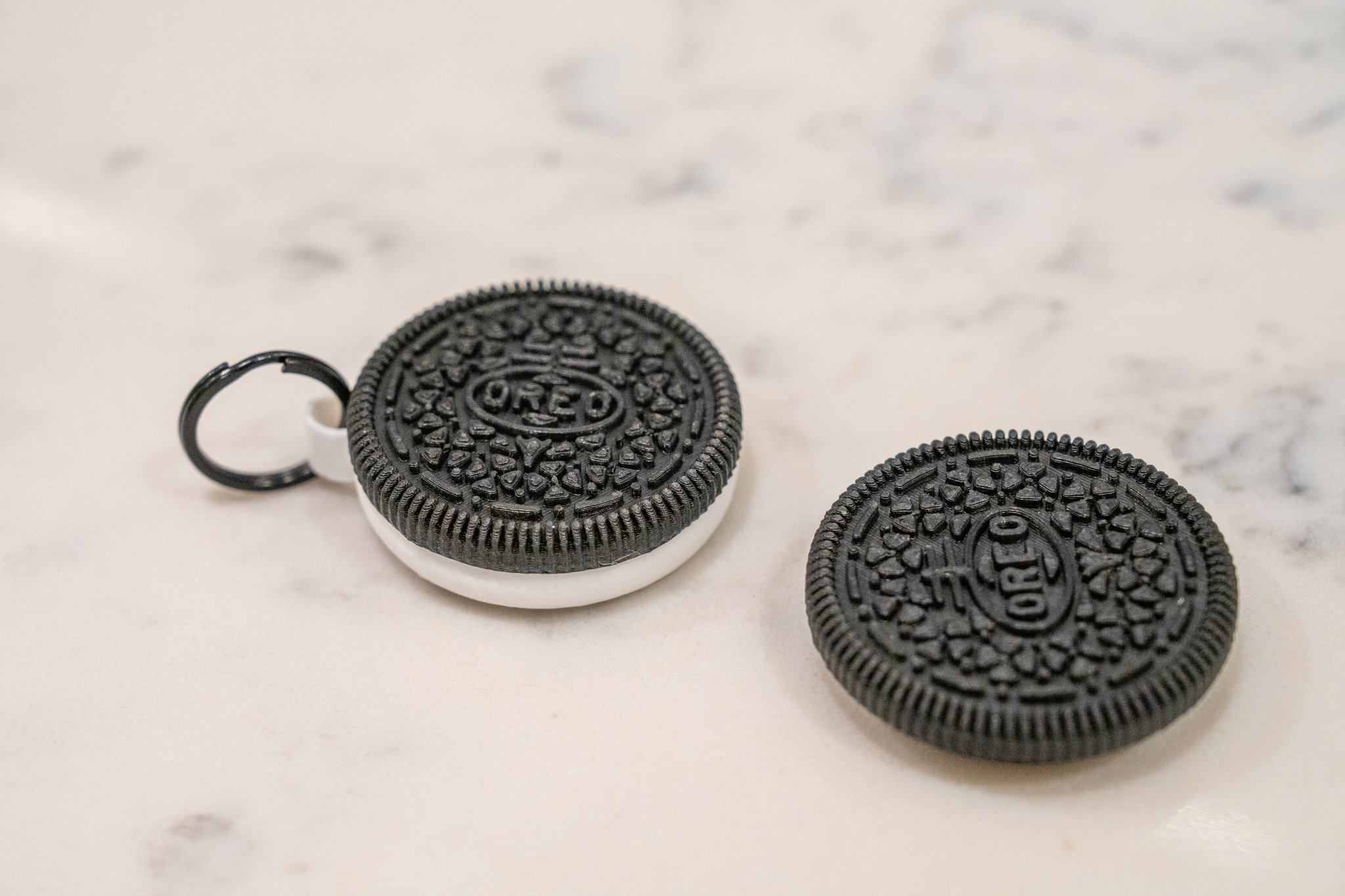 Móc Khóa Airtag Hình Oreo