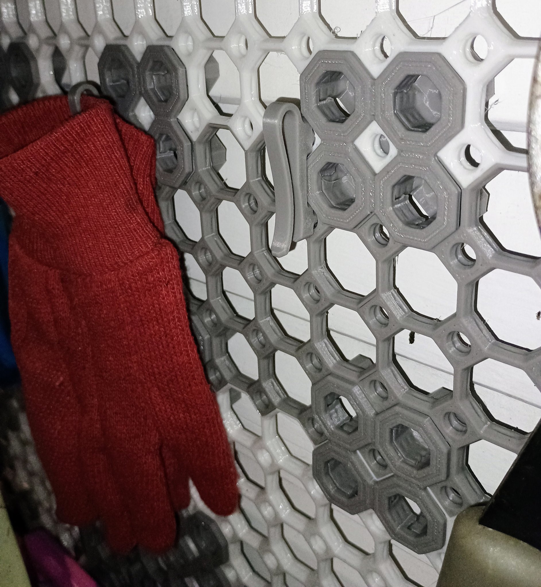 Kẹp/giá đỡ găng tay cho bảng Multiboard pegboard