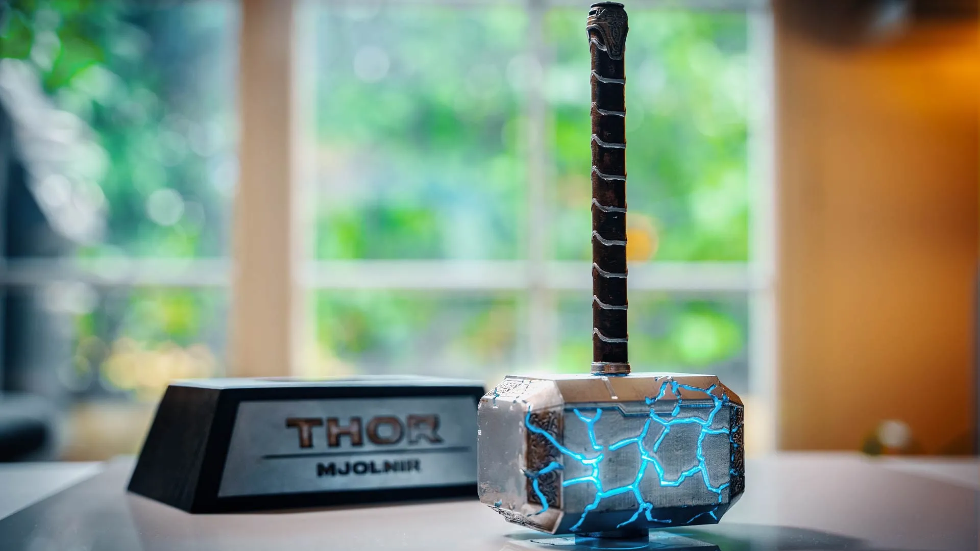 Mjolnir Phát Sáng Chạy Bằng Pin