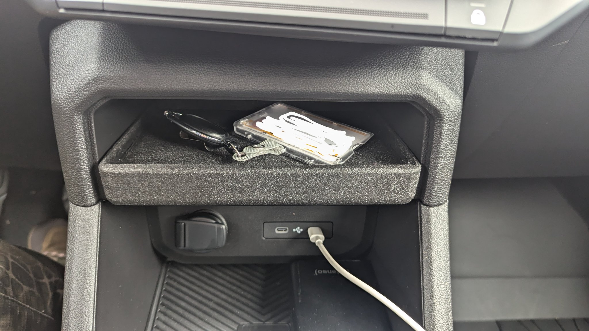 Hộp Đựng Đồ Hộc Trung Tâm Xe Dacia Duster 2024