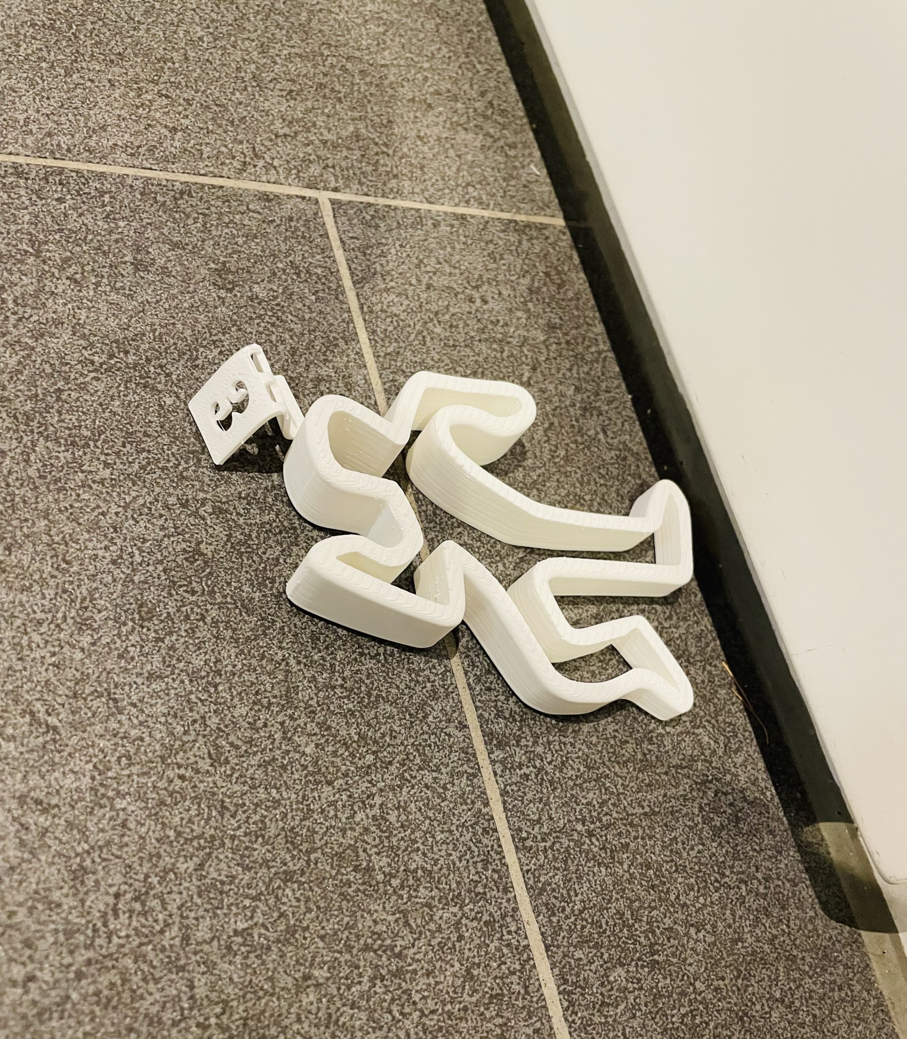 Cái chặn cửa hình xác chết độc đáo