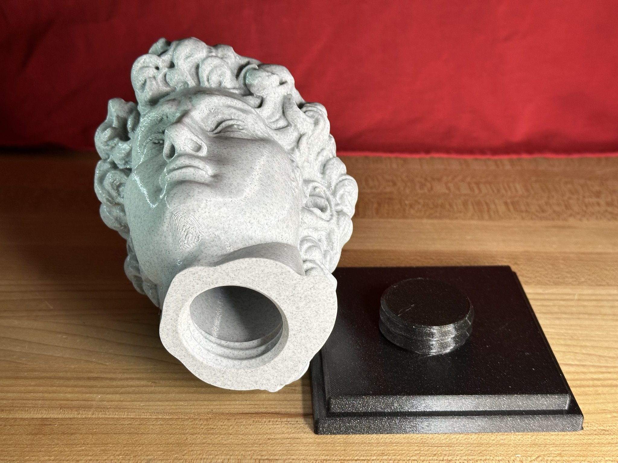 Tượng David với Ngăn Bí Mật!