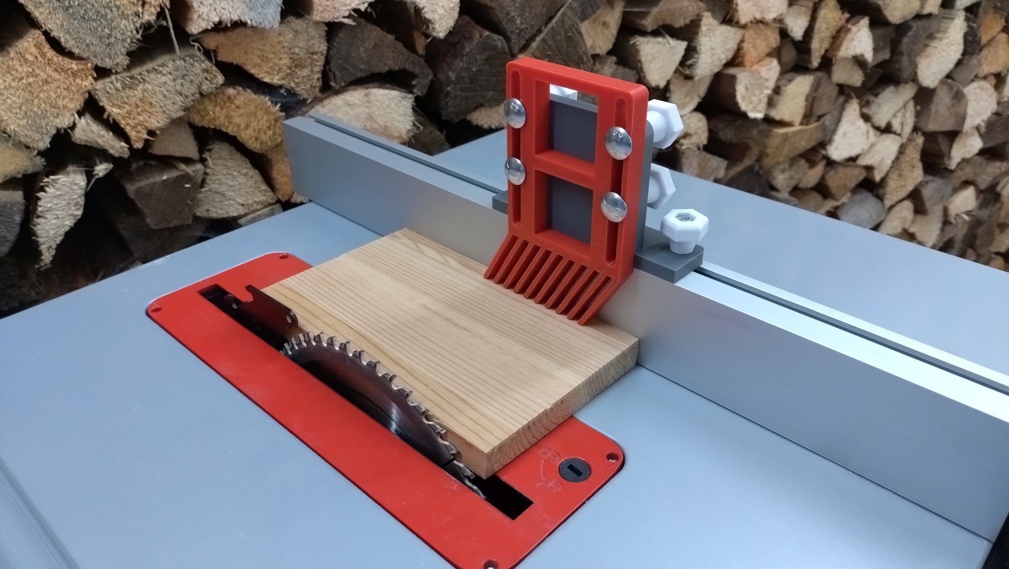 Tấm chắn Featherboard cho Bosch GTS 635-216